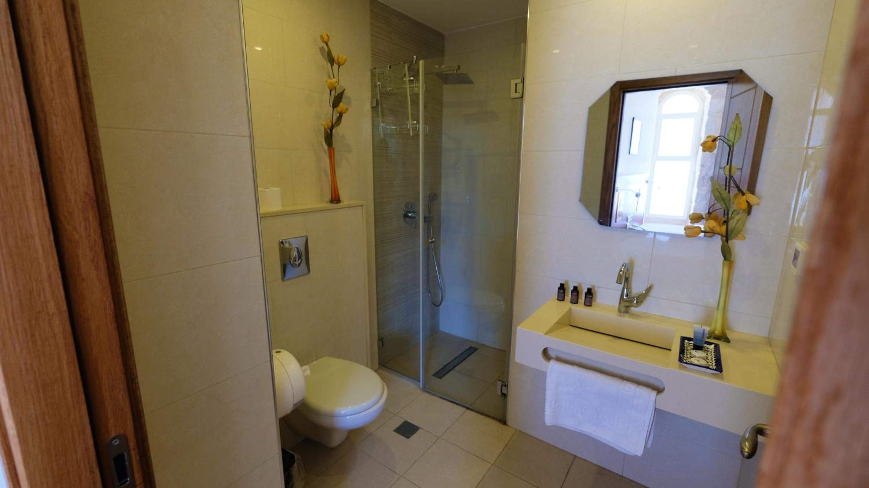 Standard Twin Room - Photo 3