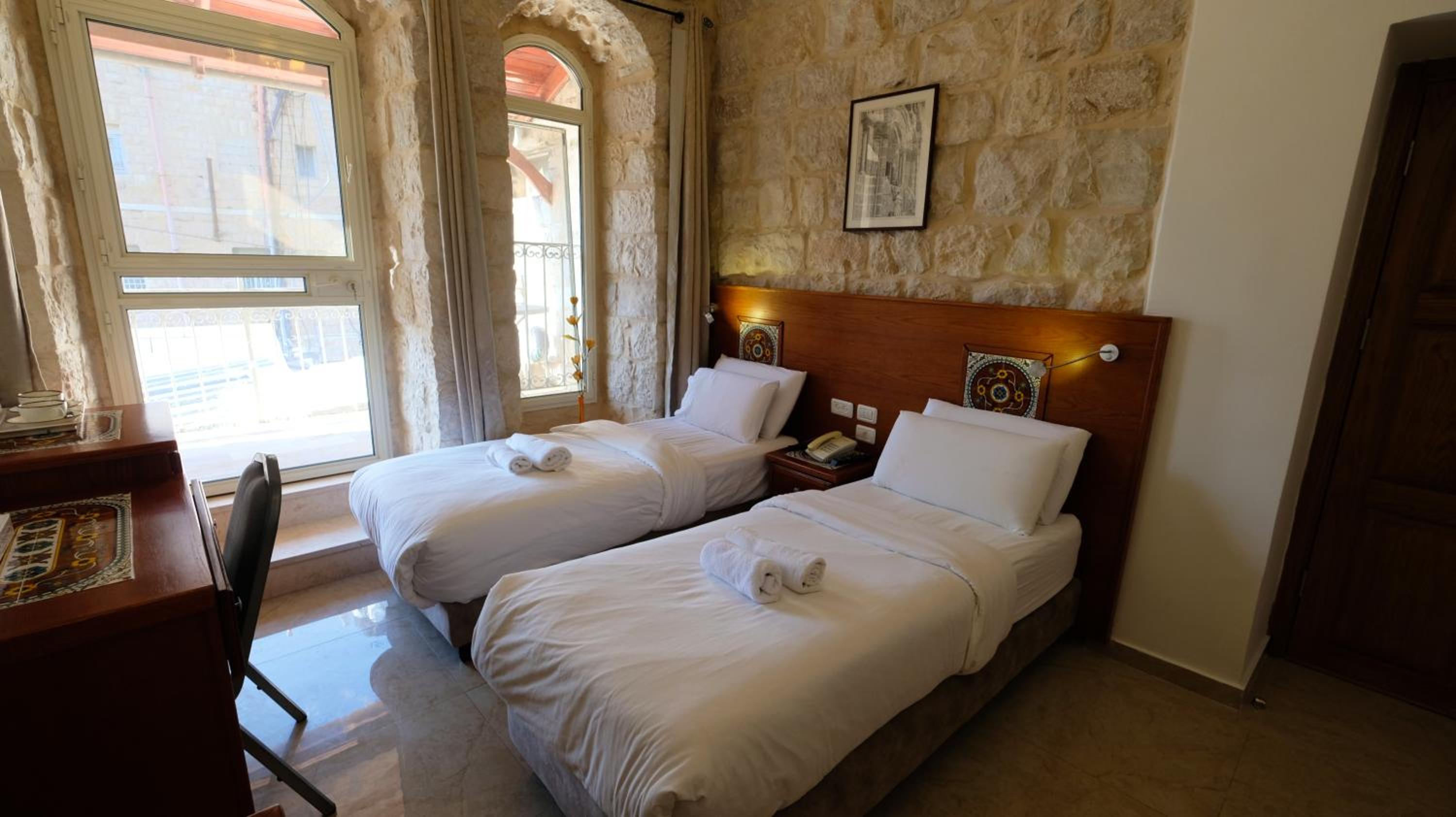 Superior Twin Room with Balcony - Photo 3