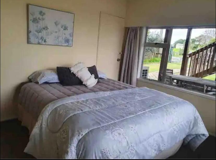 Five-Bedroom House photo 2