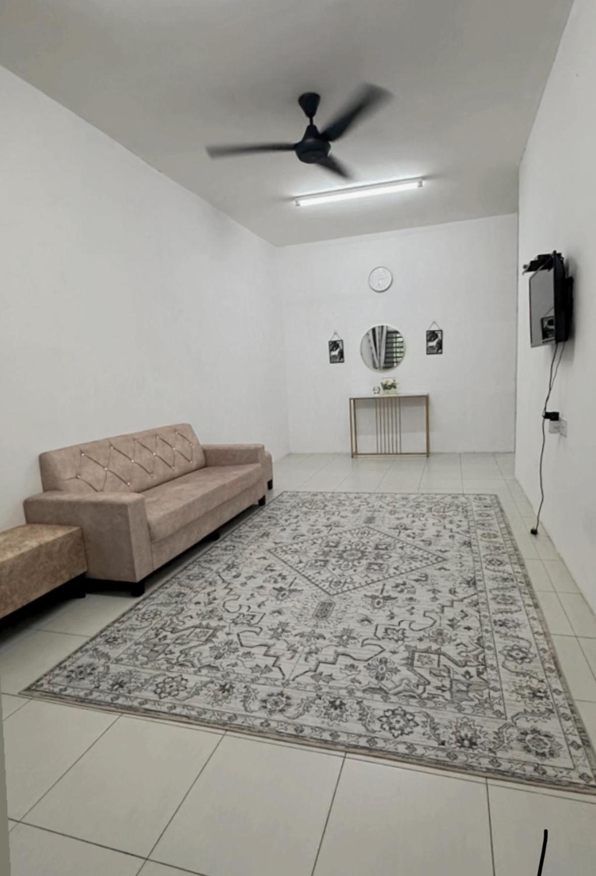 Three-Bedroom Vacation Home  photo 2
