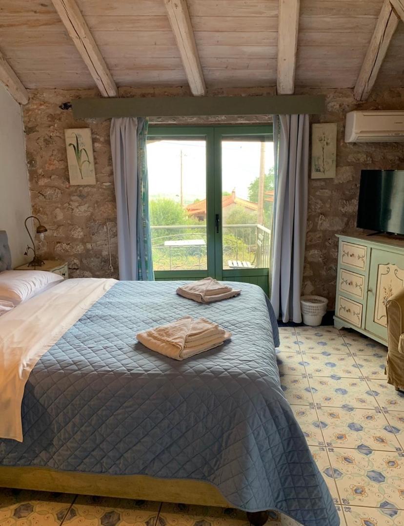 Triple Room with Fireplace photo 1