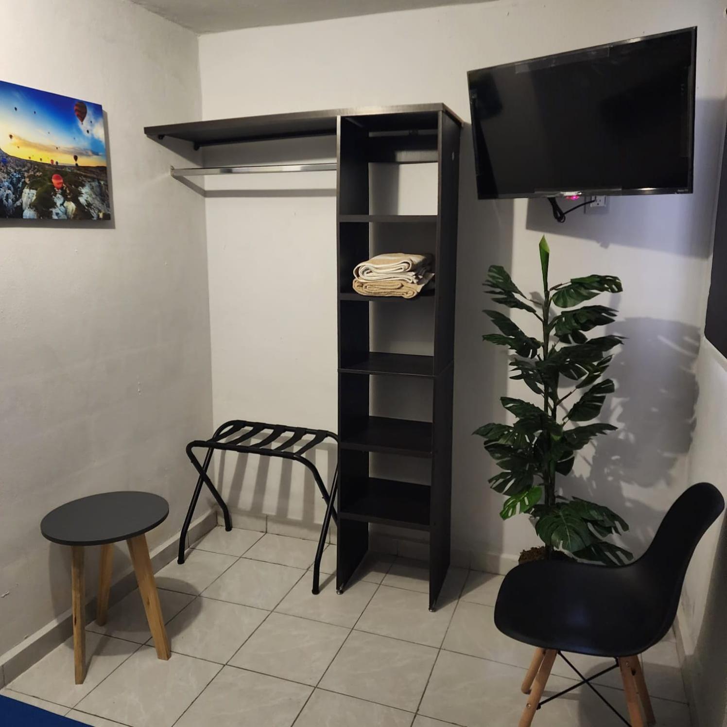 Double Room with Private Bathroom - Photo 3