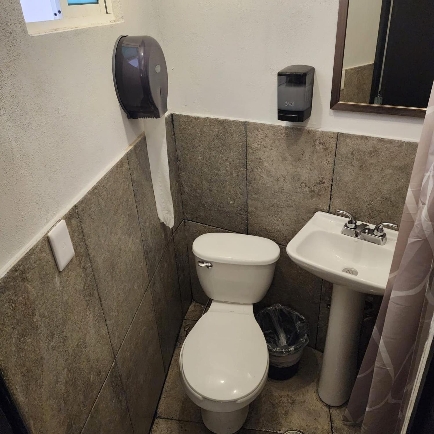 Double Room with Private Bathroom - Photo 4