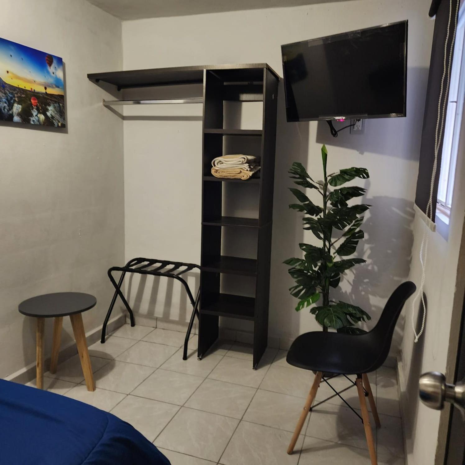 Double Room with Private Bathroom - Photo 7