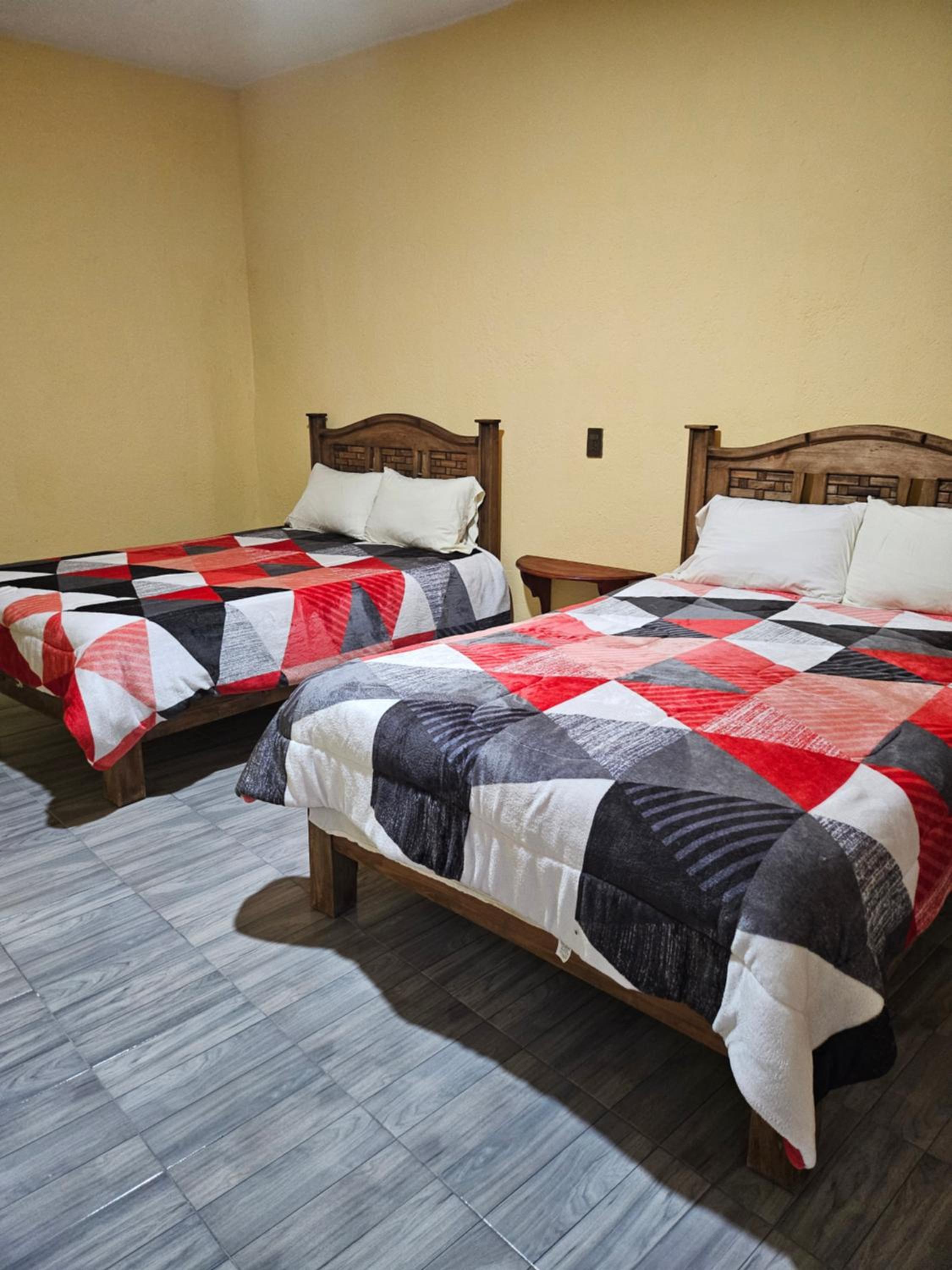 Economy Double Room - Photo 9