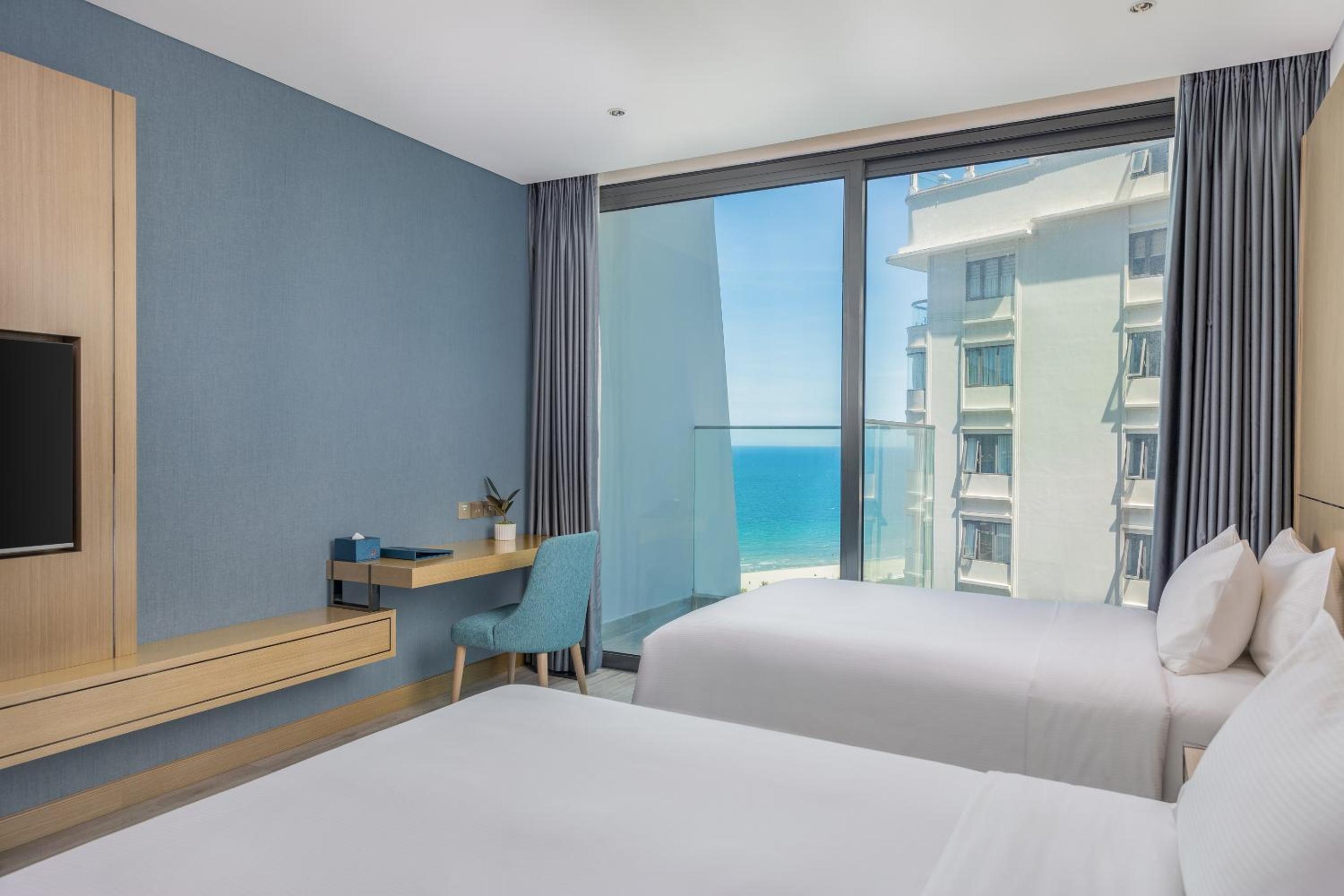 Premier Triple Room Partial Sea View with Balcony - Photo 5