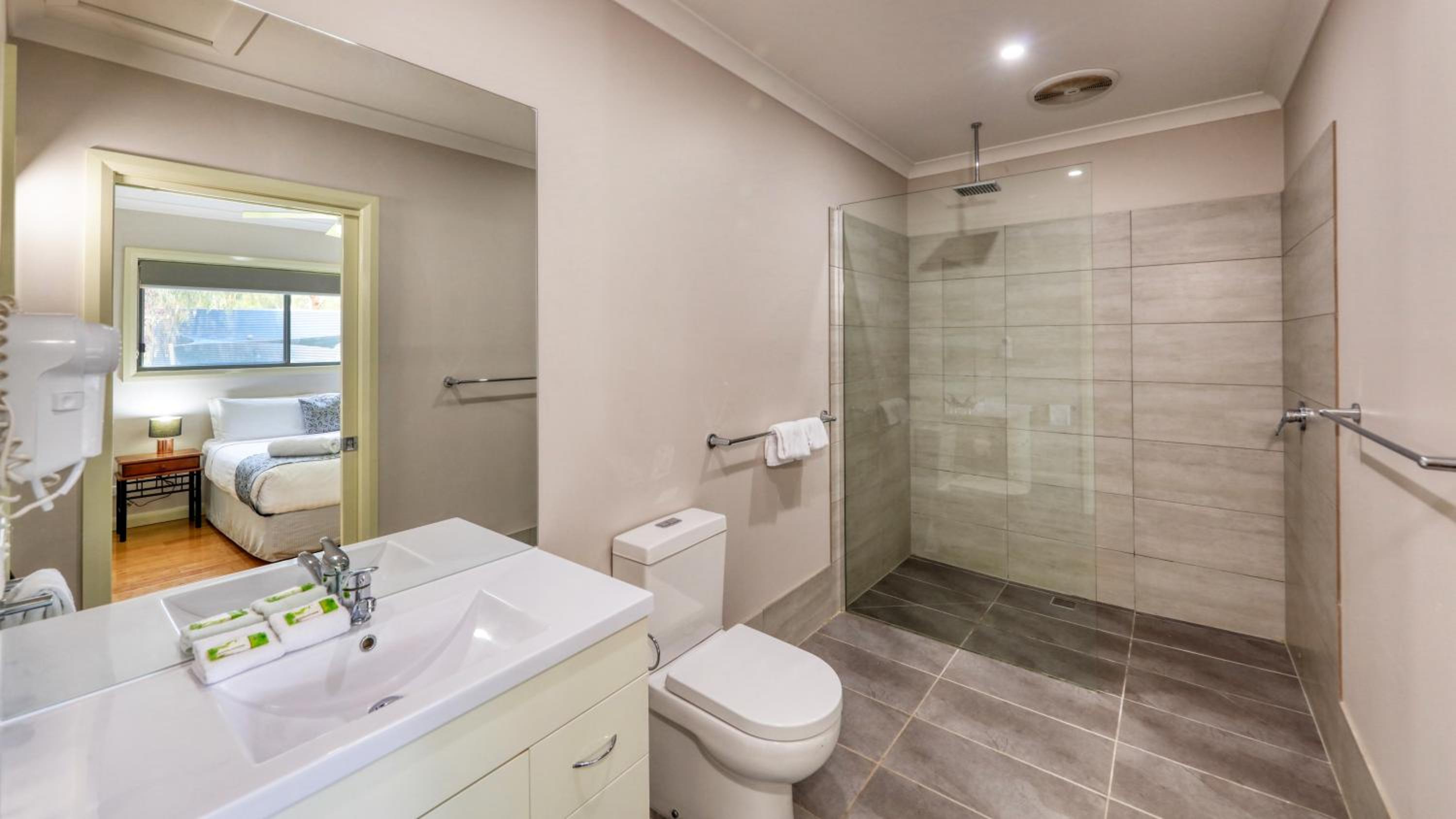 Two -Bedroom Banksia Unit photo 3