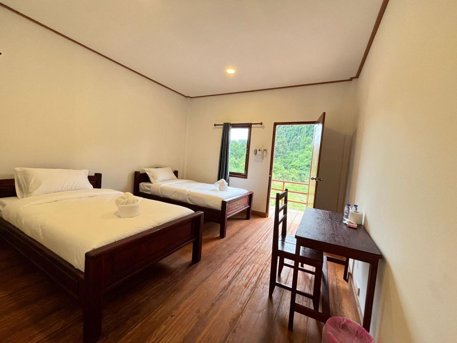 Deluxe Twin Room photo 2