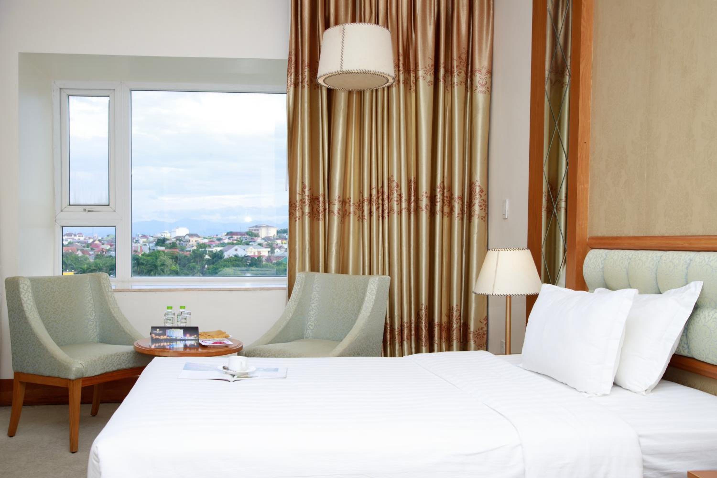 Deluxe Double or Twin Room with City View photo 3