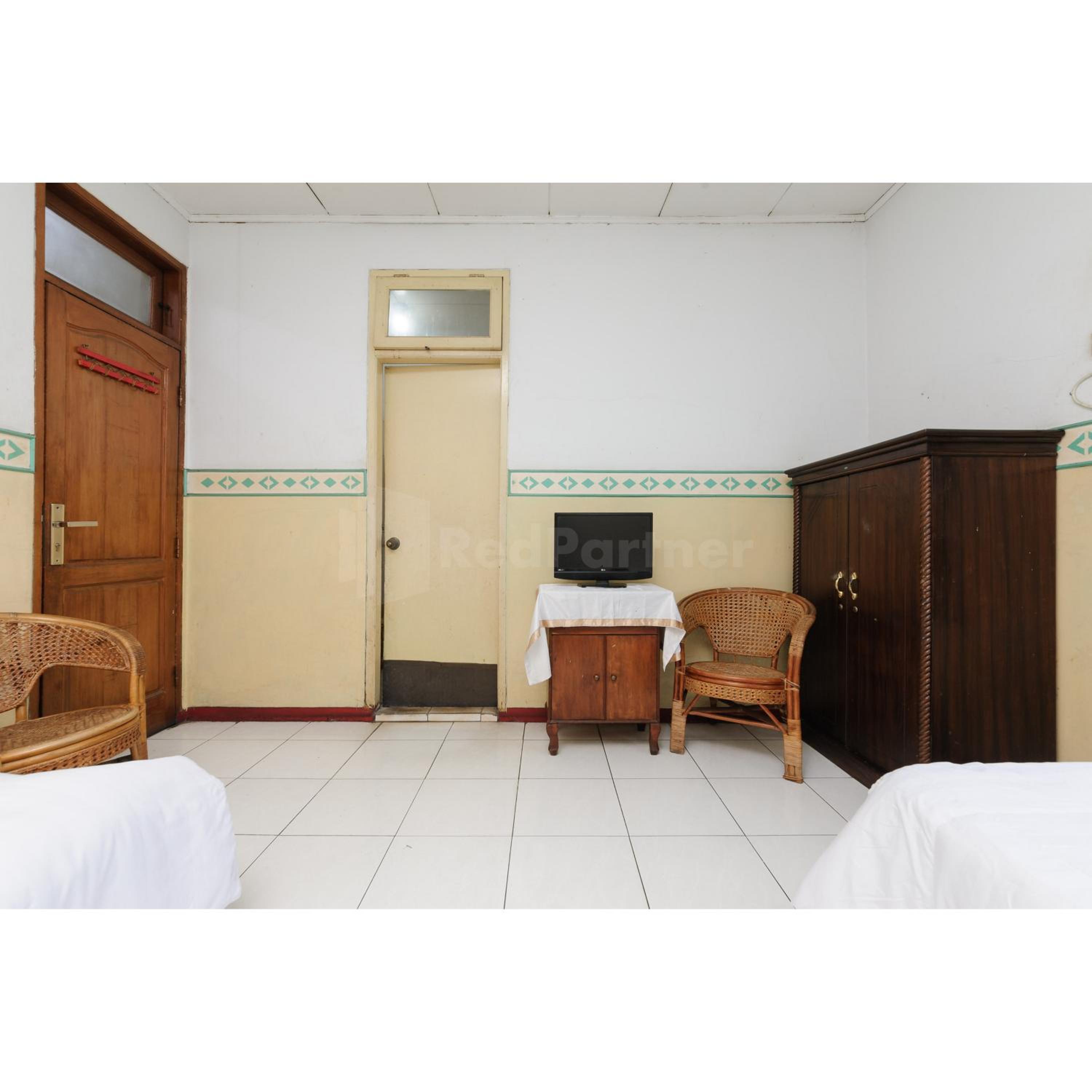 Twin Room - Photo 2