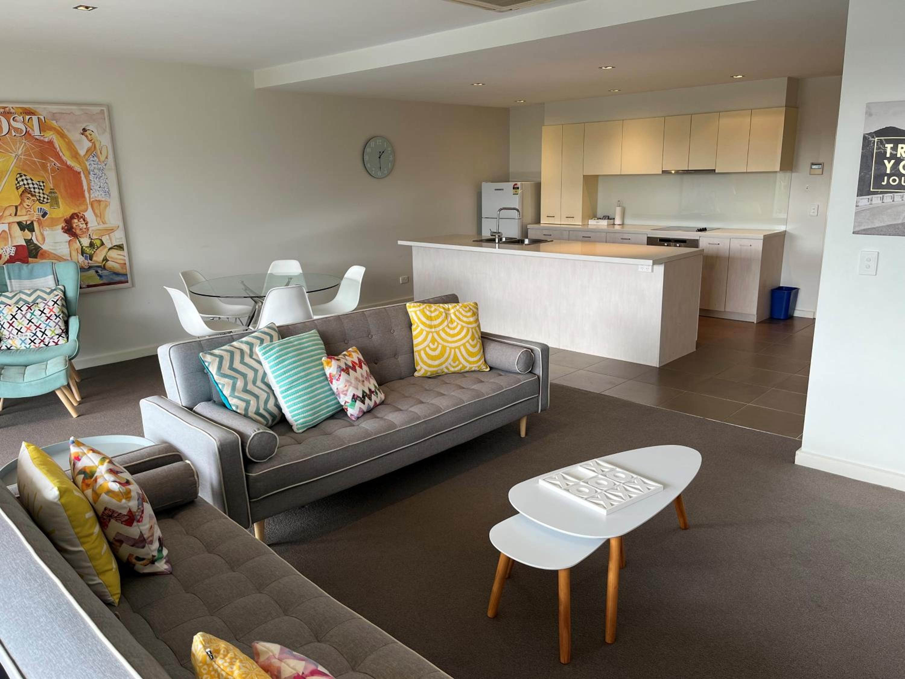 One Bedroom Deluxe Apartment - Photo 4