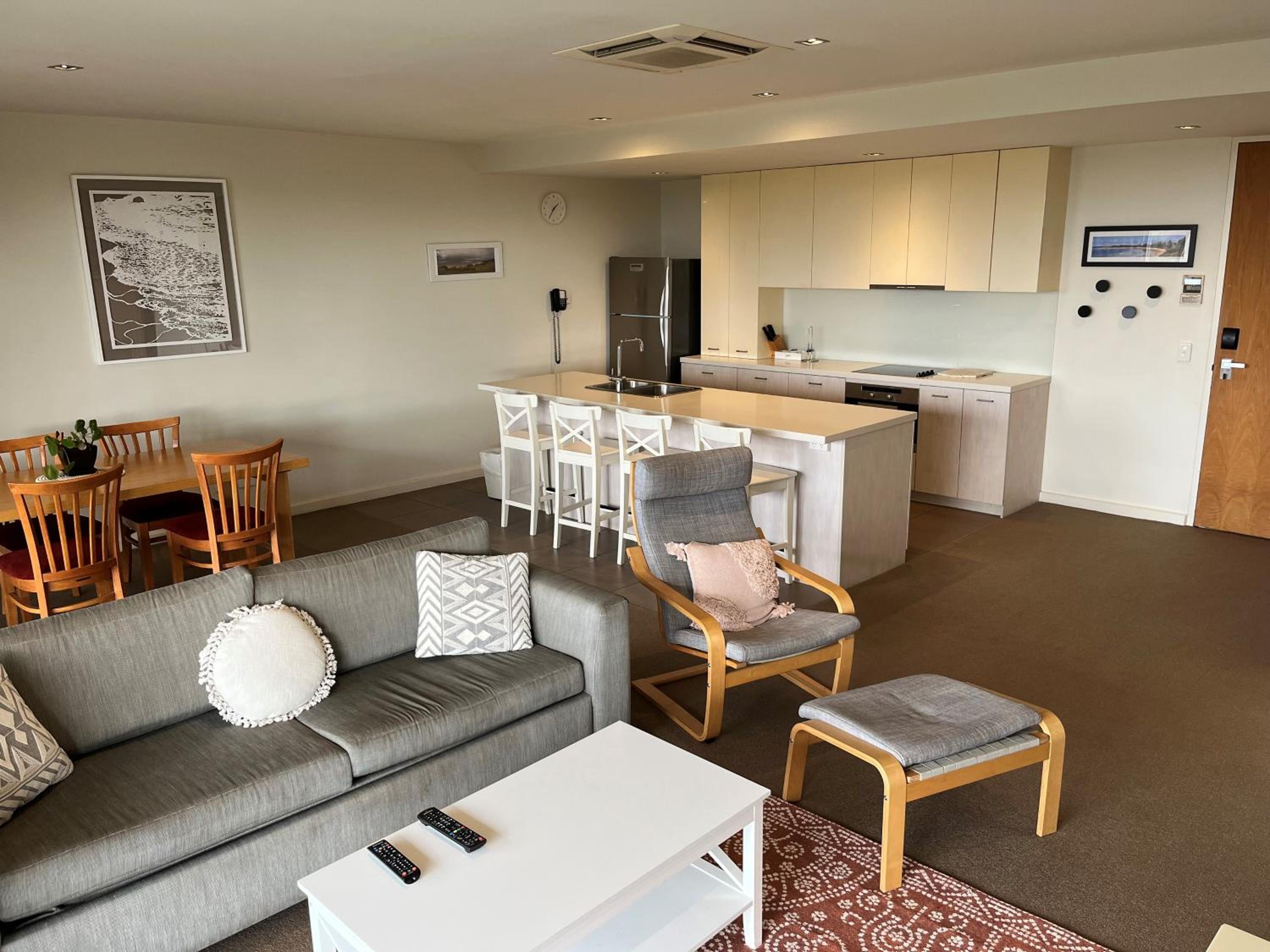 One Bedroom Deluxe Apartment - Photo 7