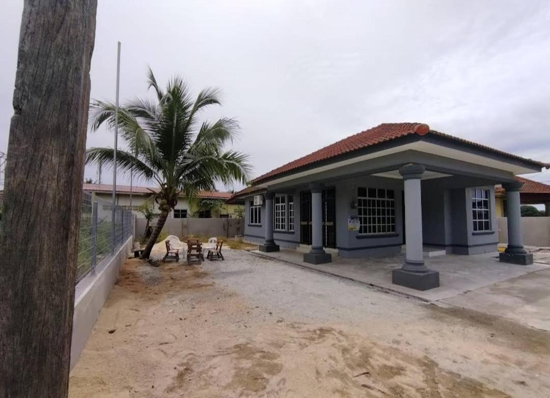 Three-Bedroom House photo 1