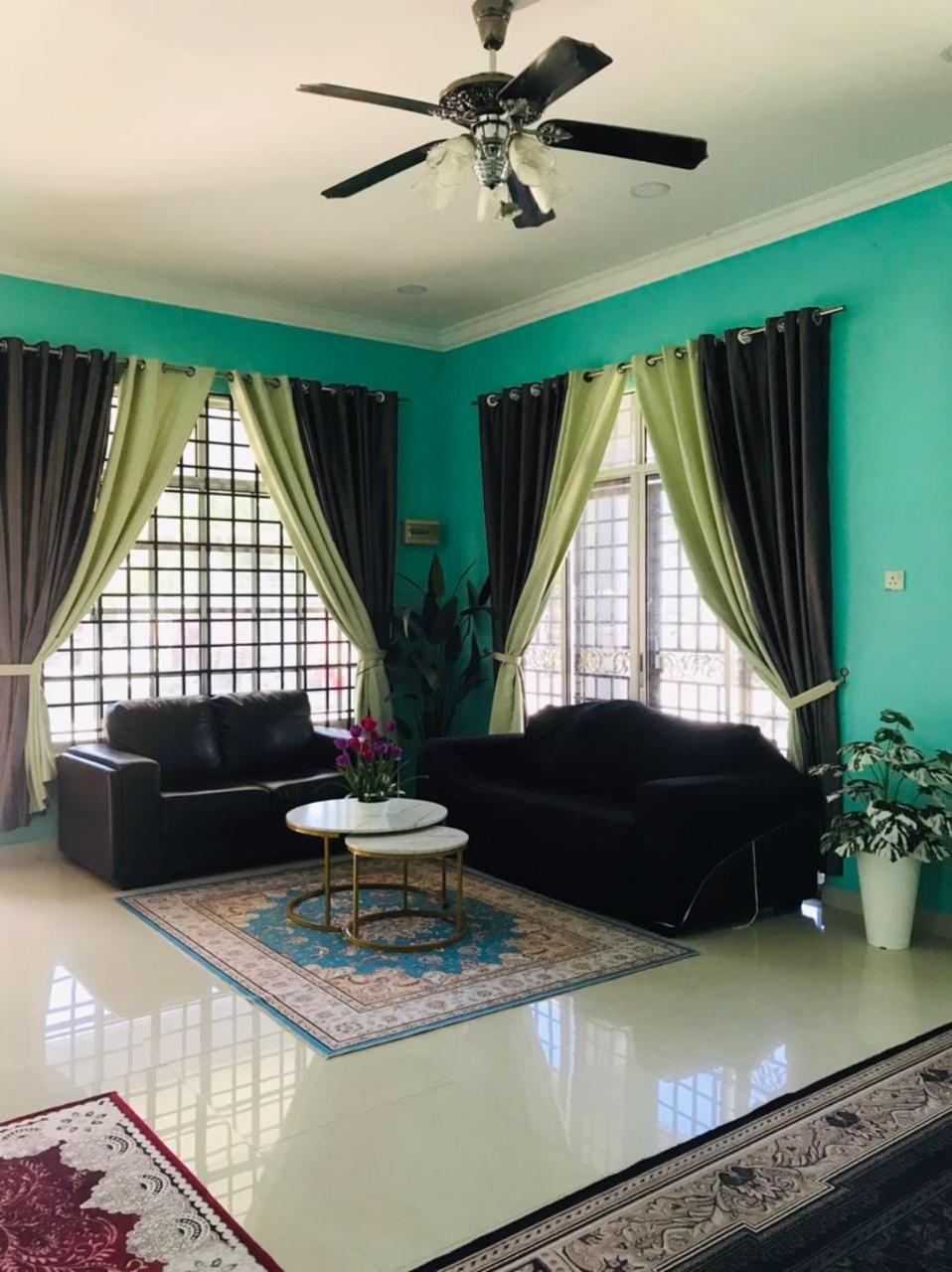 Three-Bedroom House photo 2