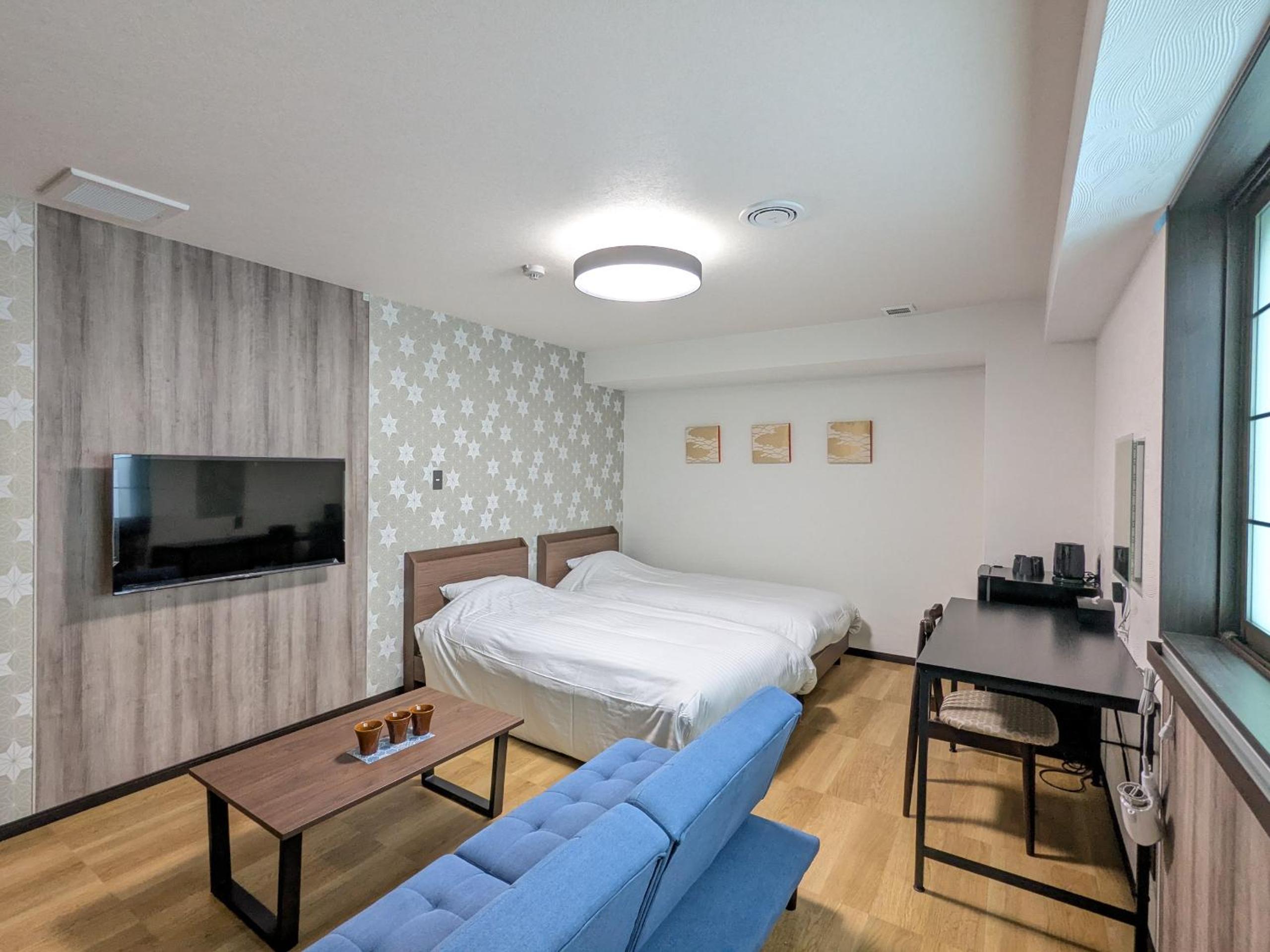 Economy Triple Room photo 2