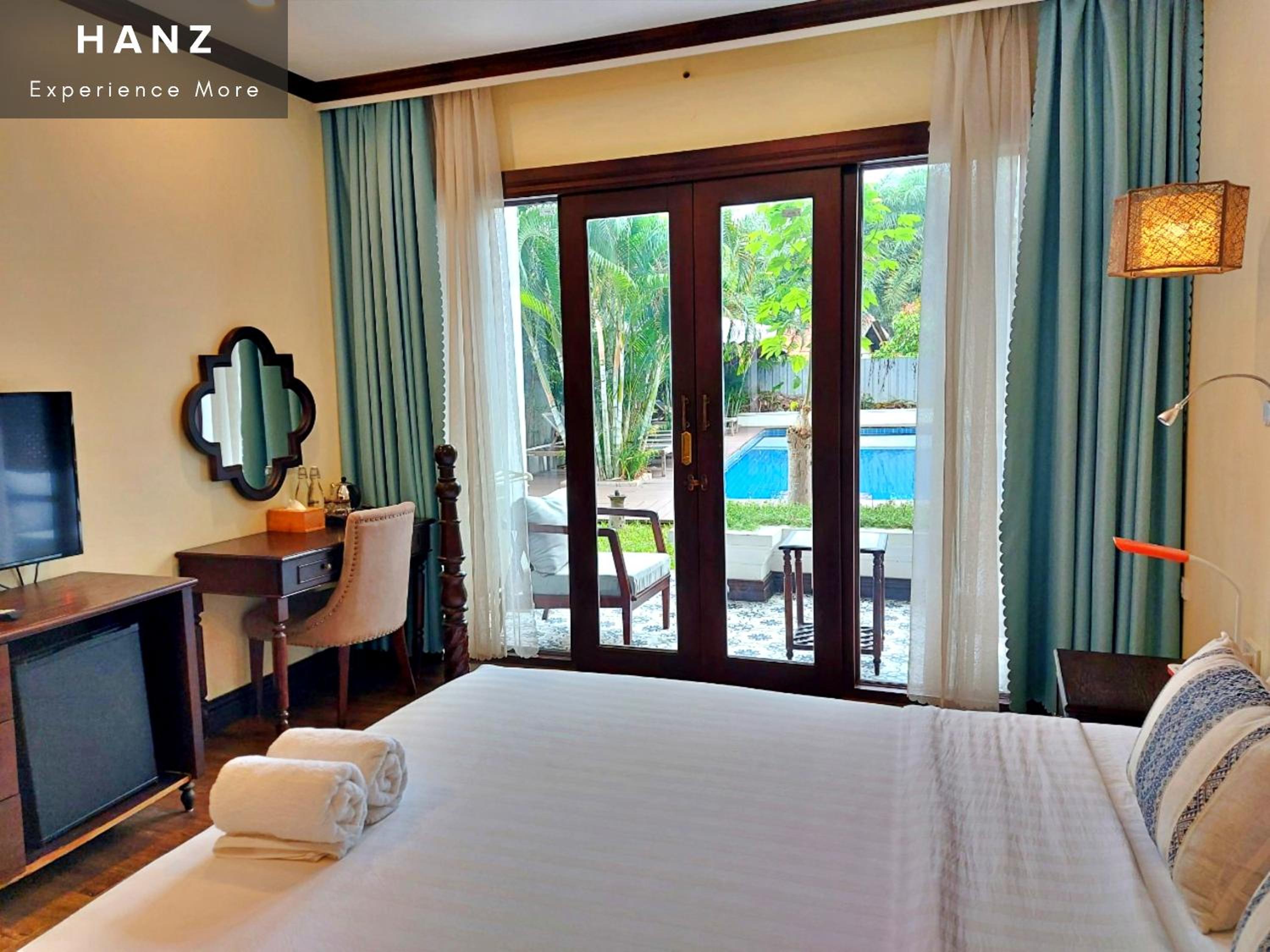 Double Room With Pool View - Photo 6