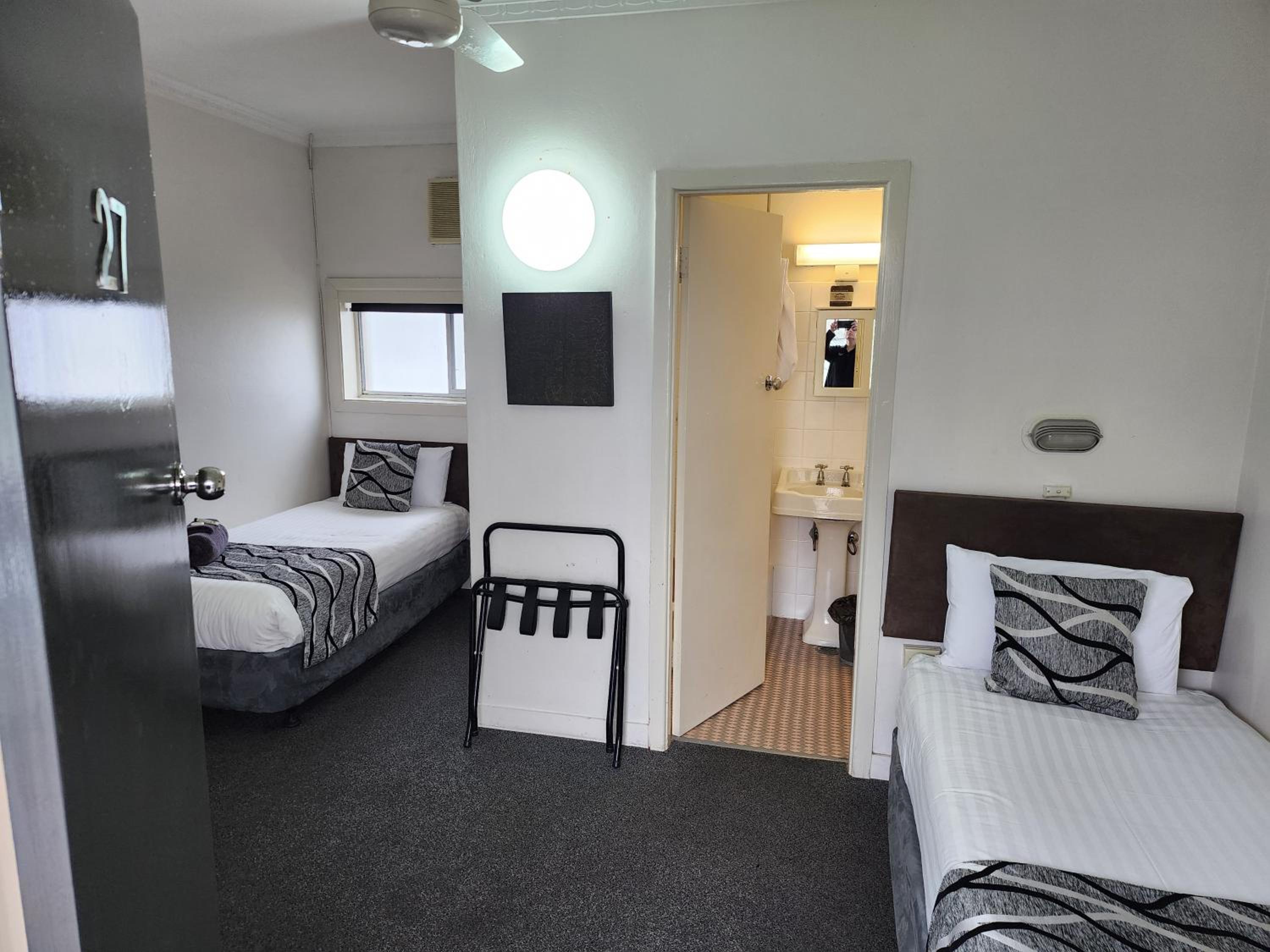 Standard Single or Twin Room photo 1