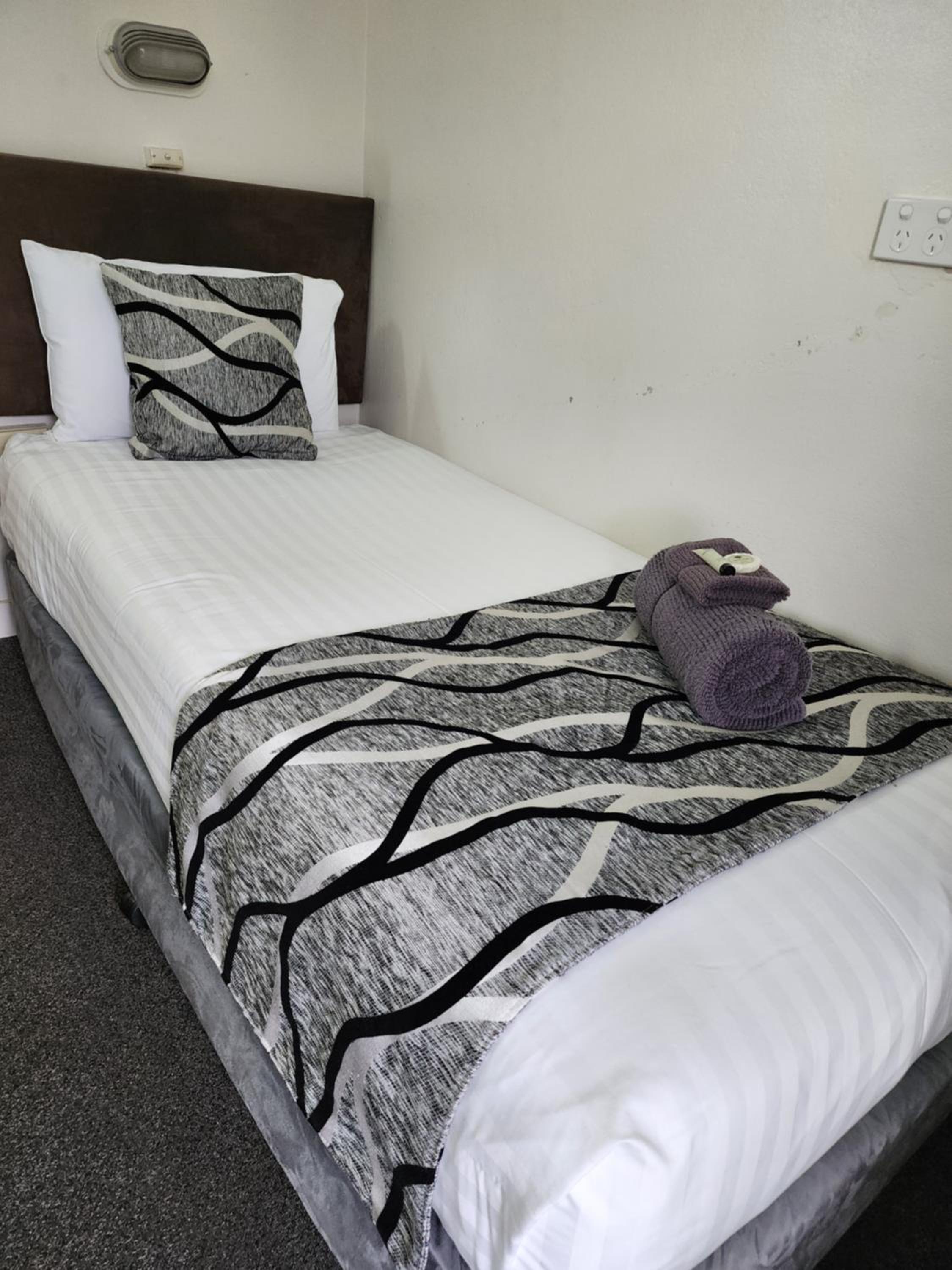 Standard Single or Twin Room photo 2