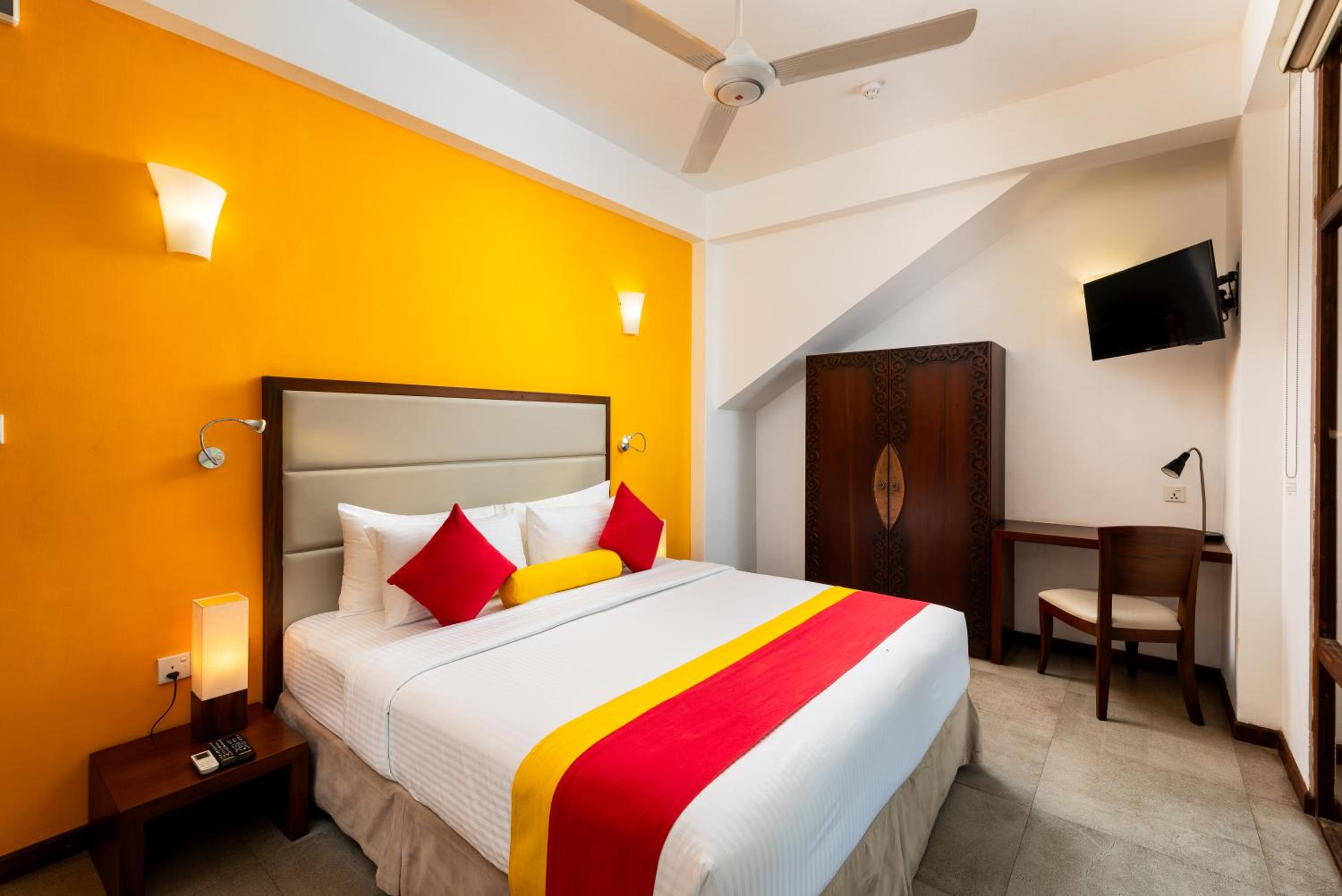 One-Bedroom Luxury Suite with Jacuzzi, Kitchenette & Terrace
