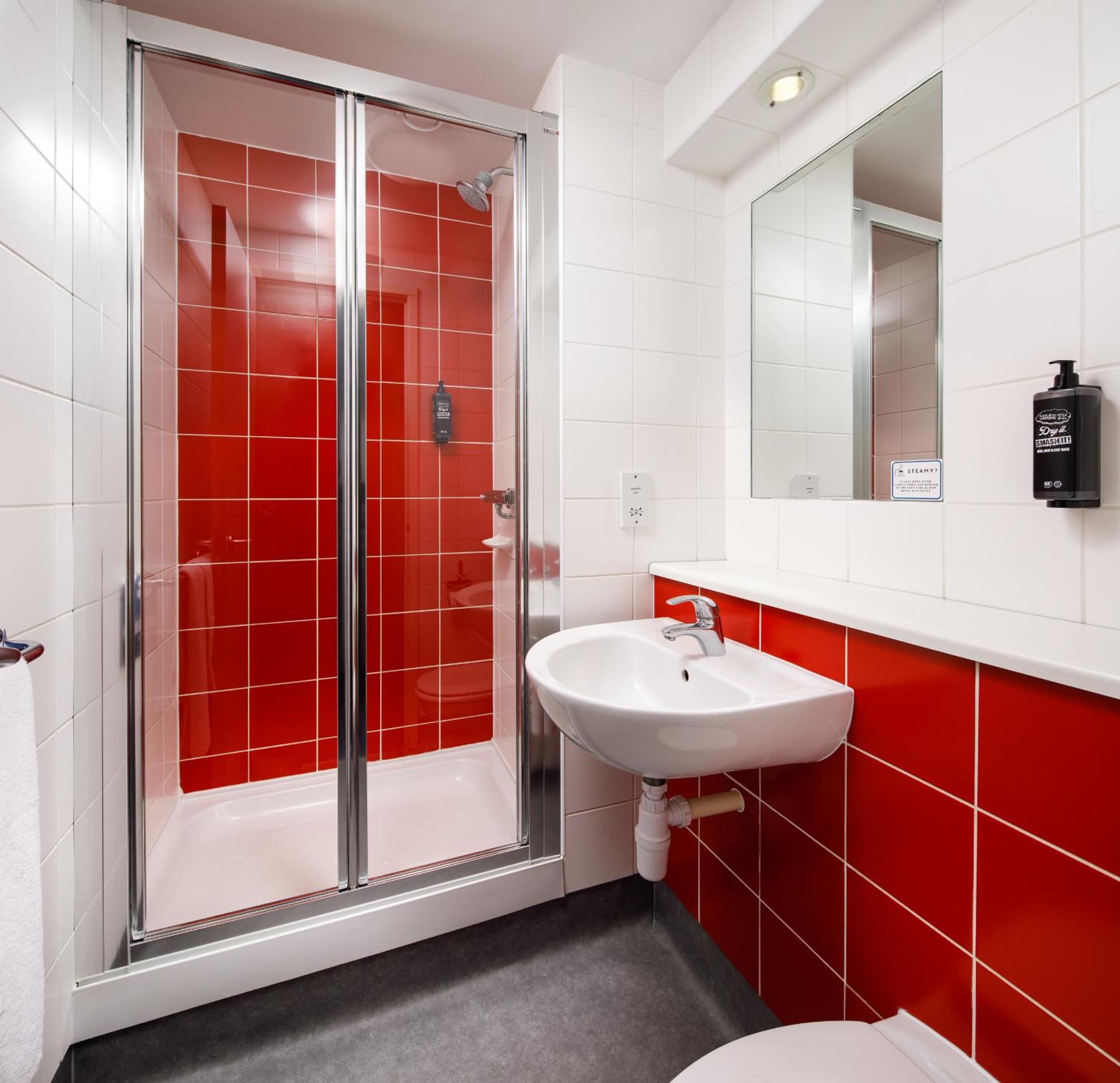 Twin Room - Disability Access - Photo 2