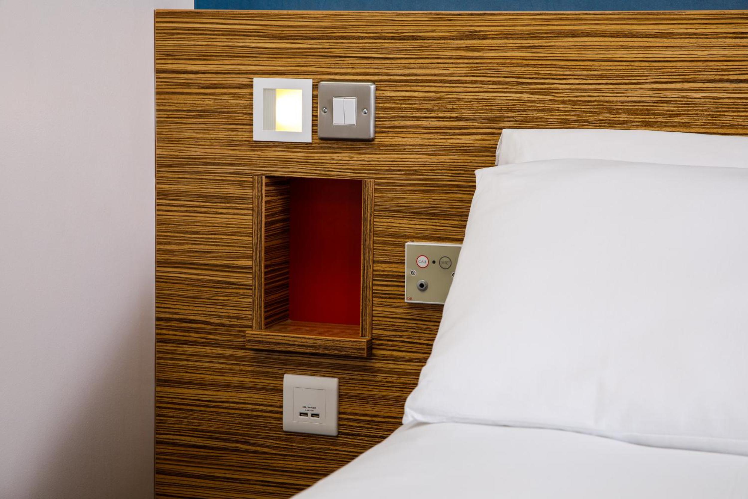 Twin Room - Disability Access - Photo 1