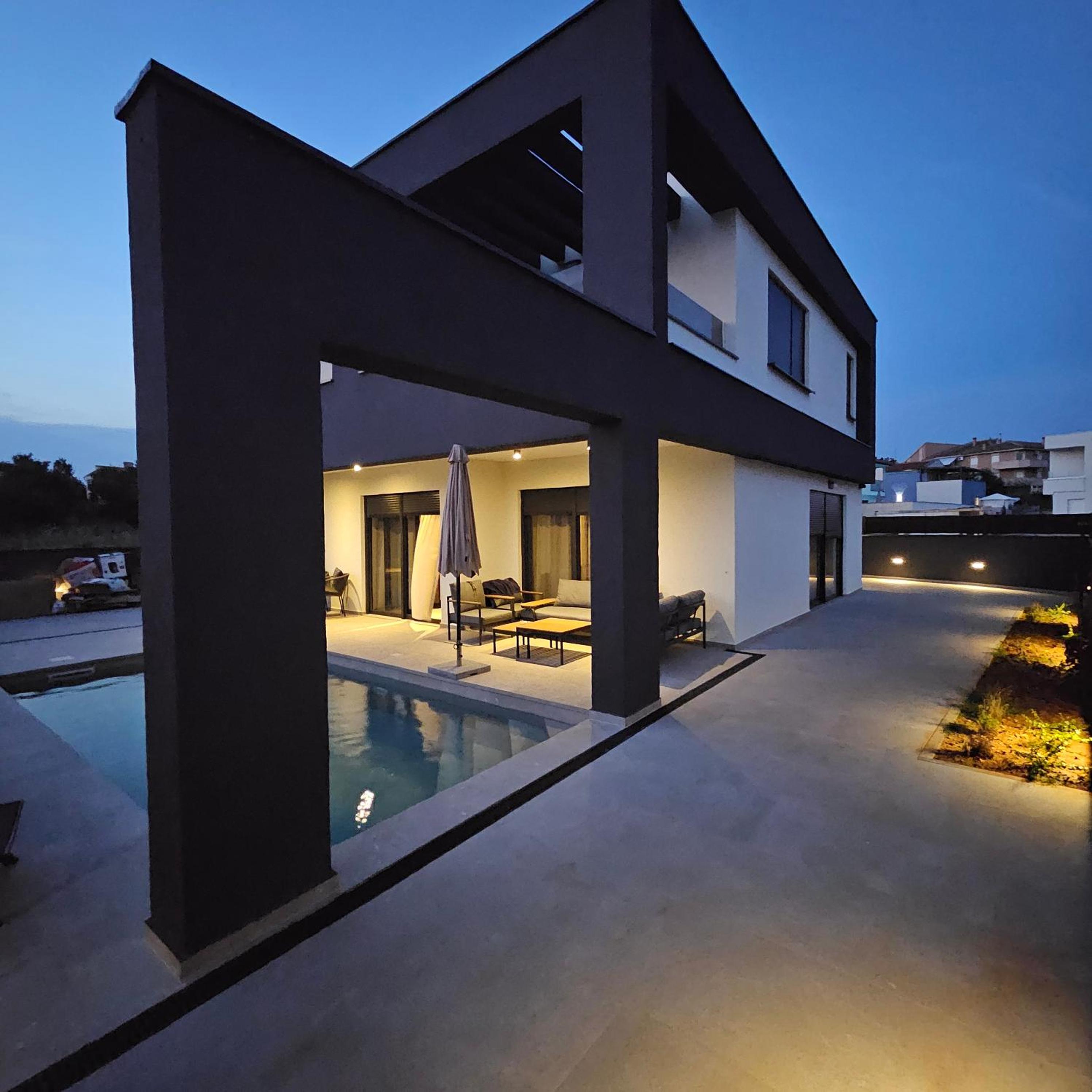 Three-Bedroom Villa photo 2