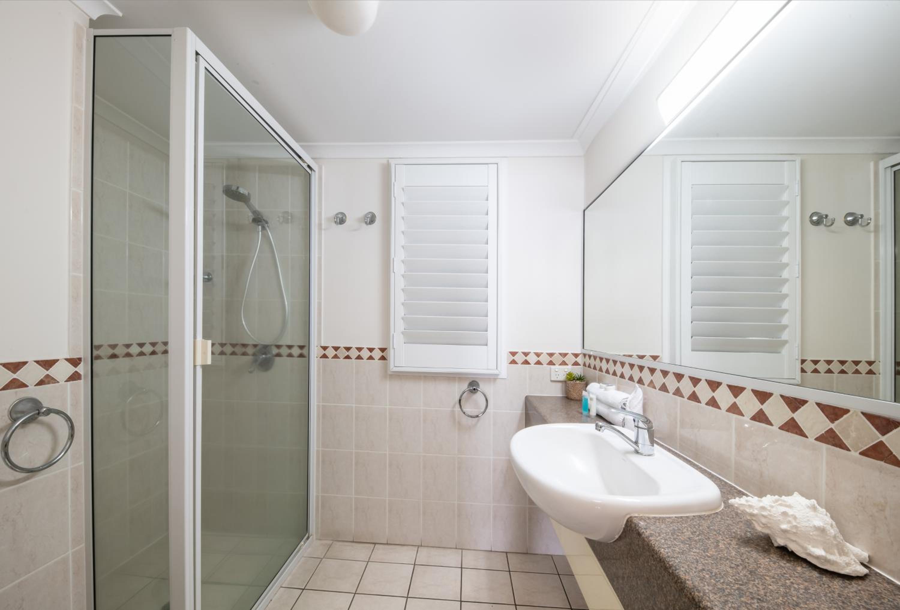 Two-Bedroom Deluxe Apartment with Ocean View photo 2
