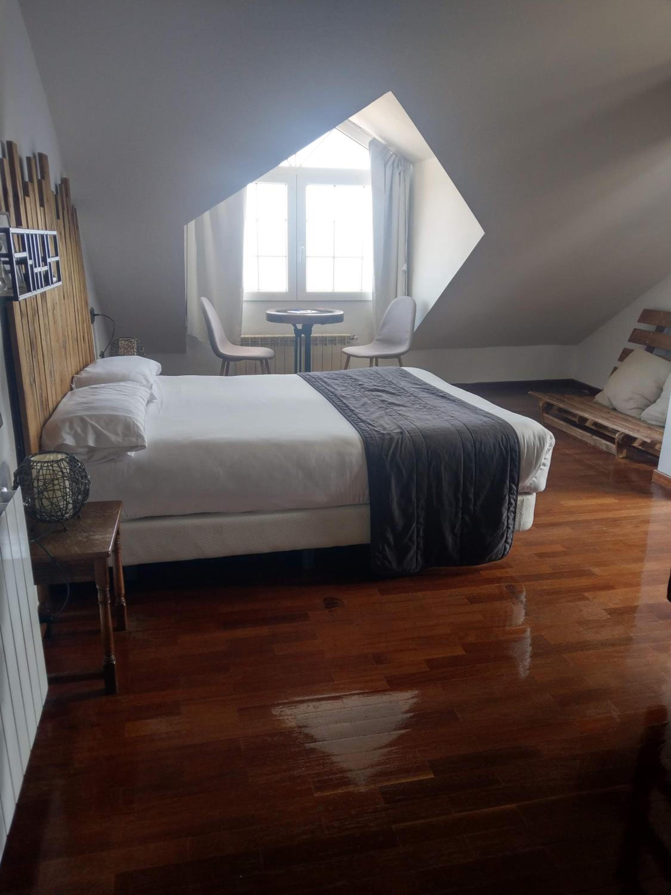 Double Room with Mountain View - Photo 4