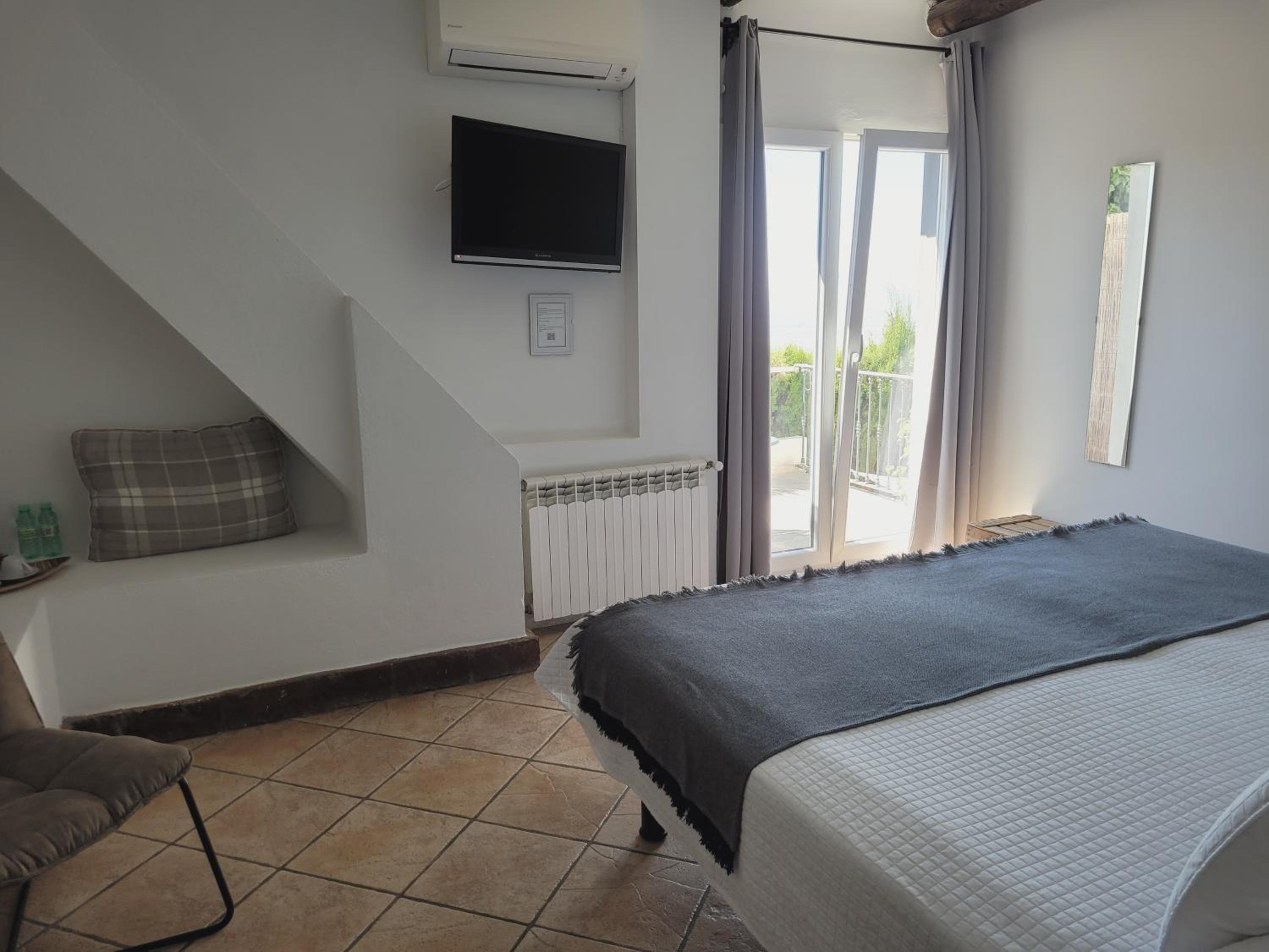 Double Room with Balcony - Photo 1