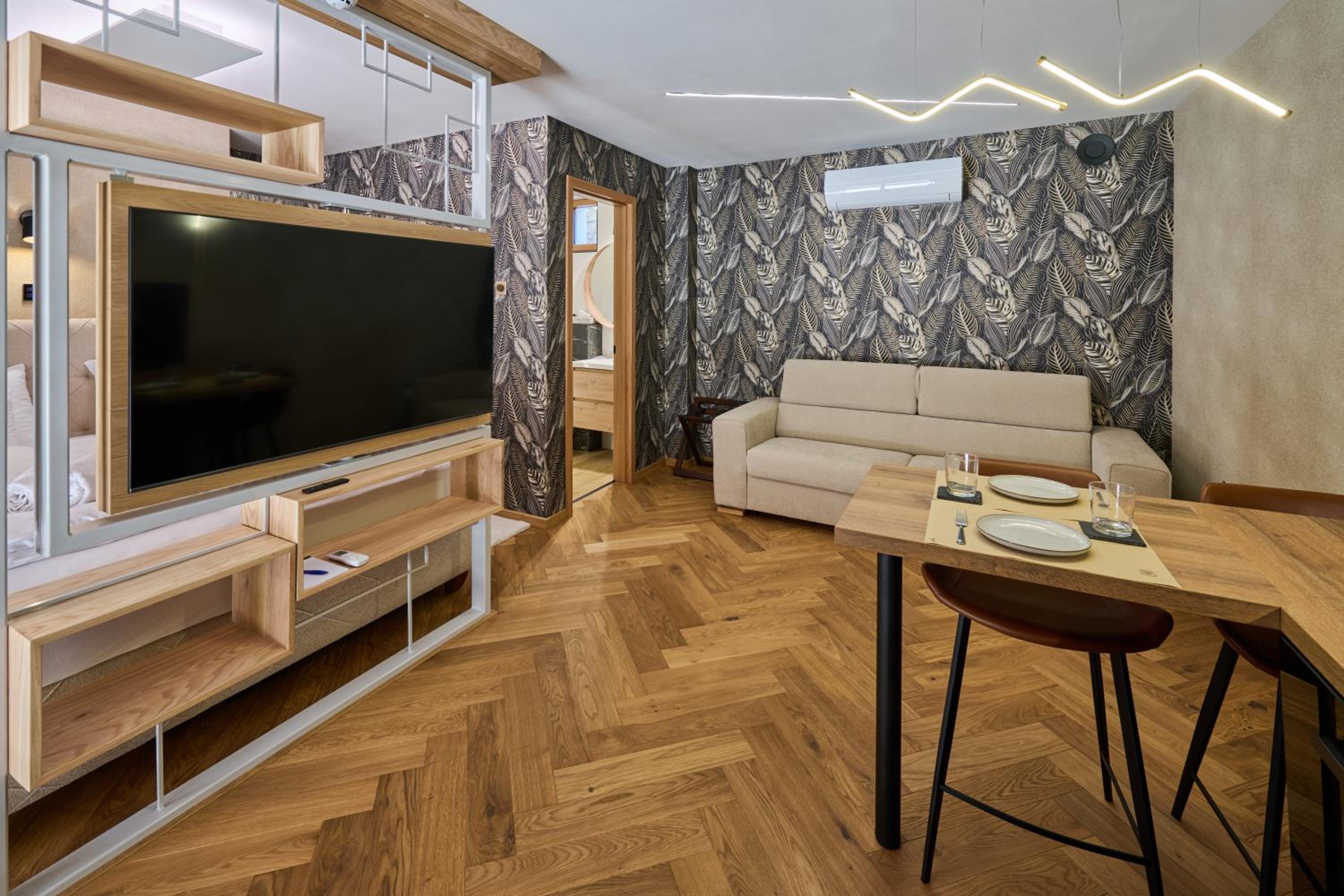 One-Bedroom Premium Apartment photo 1
