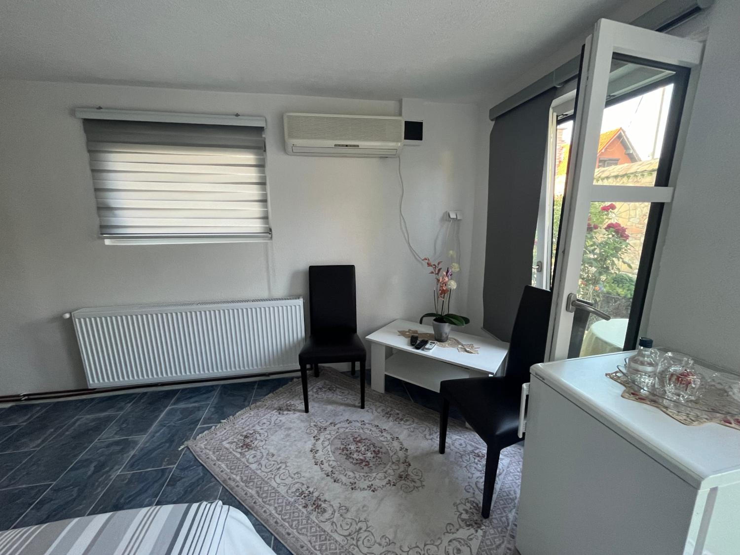 Deluxe Double Room with Extra Bed photo 1