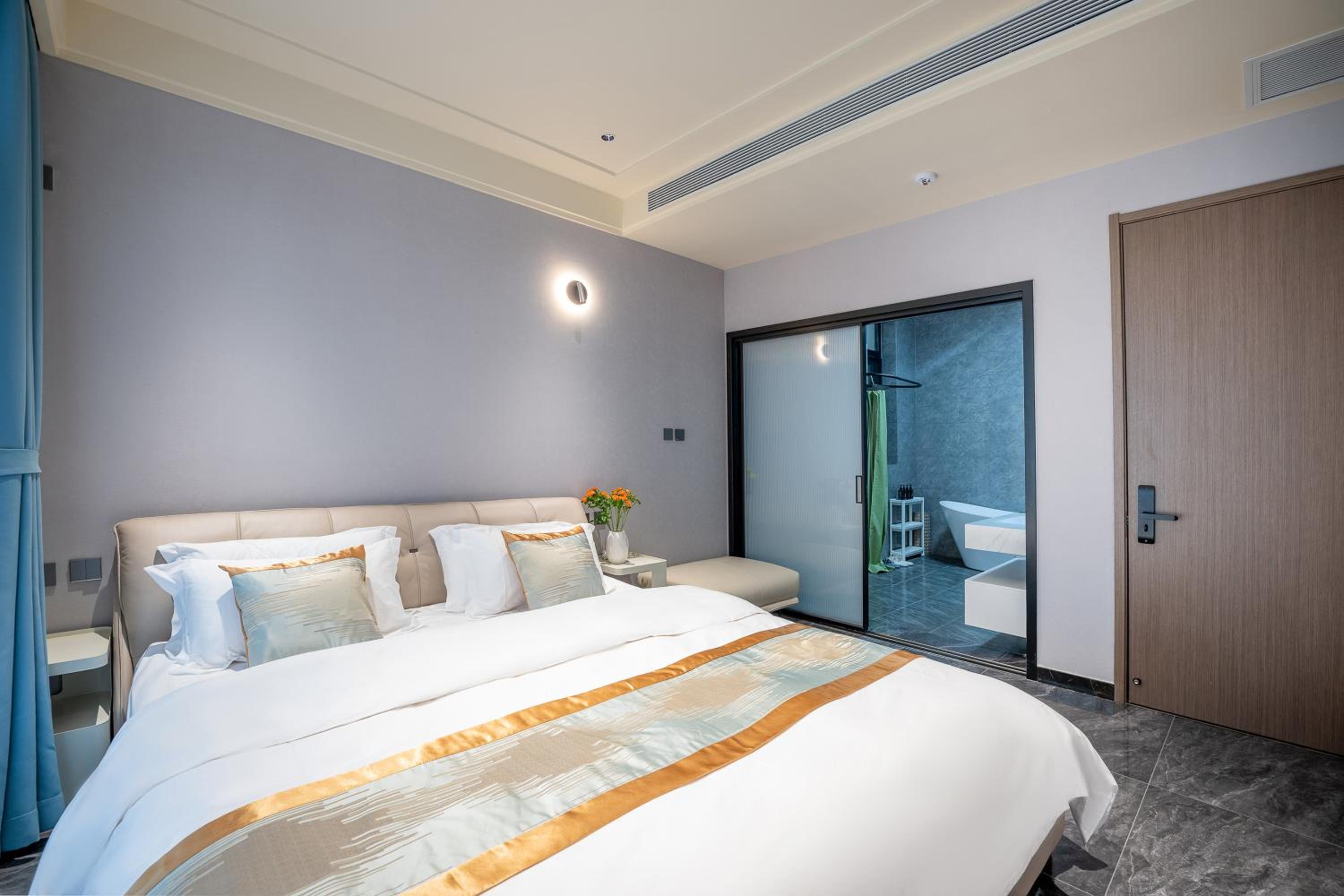Queen Room with Spa Bath photo 1