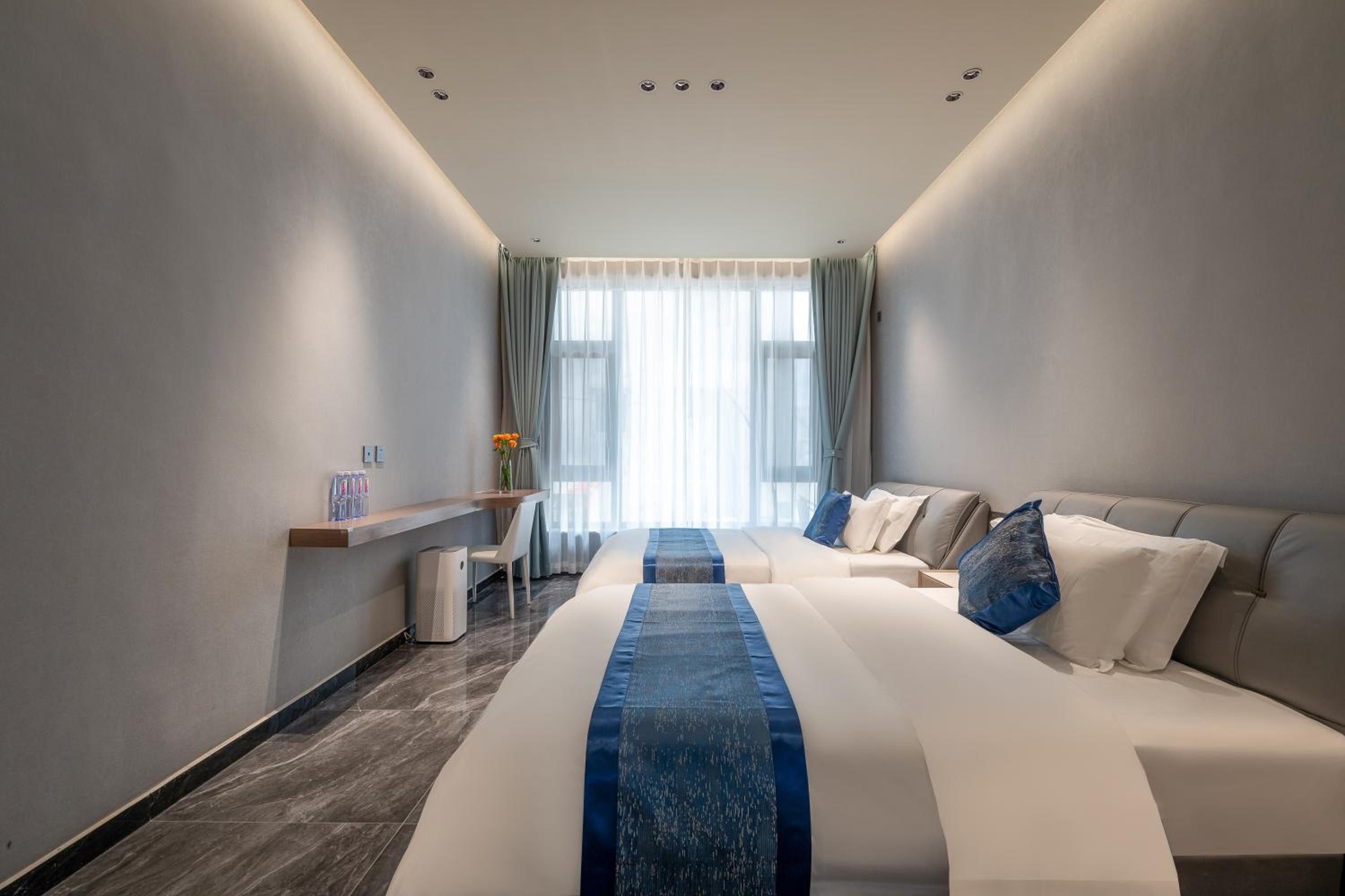 Deluxe Family Suite photo 1