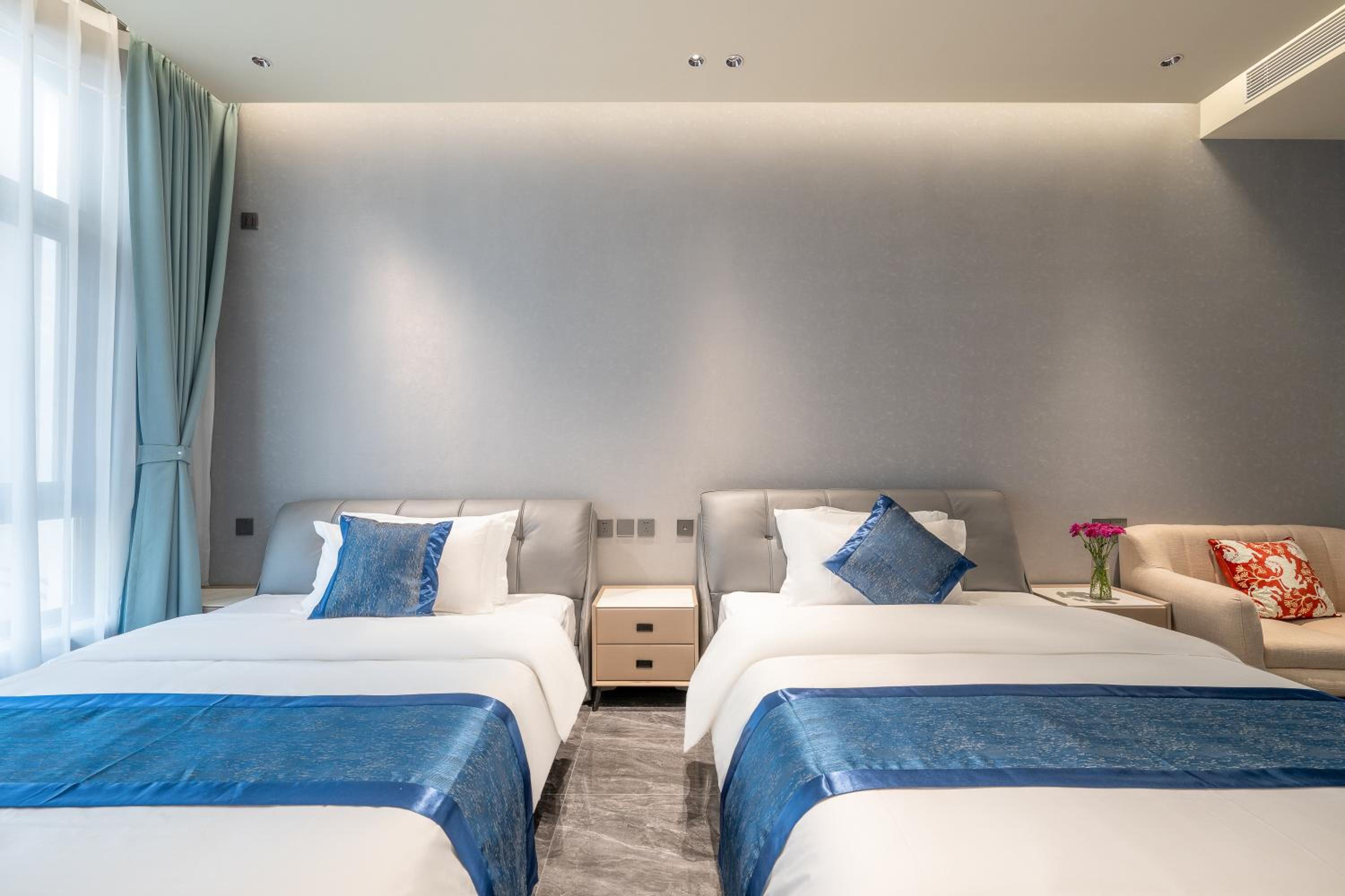 Twin Room with Private Bathroom photo 3