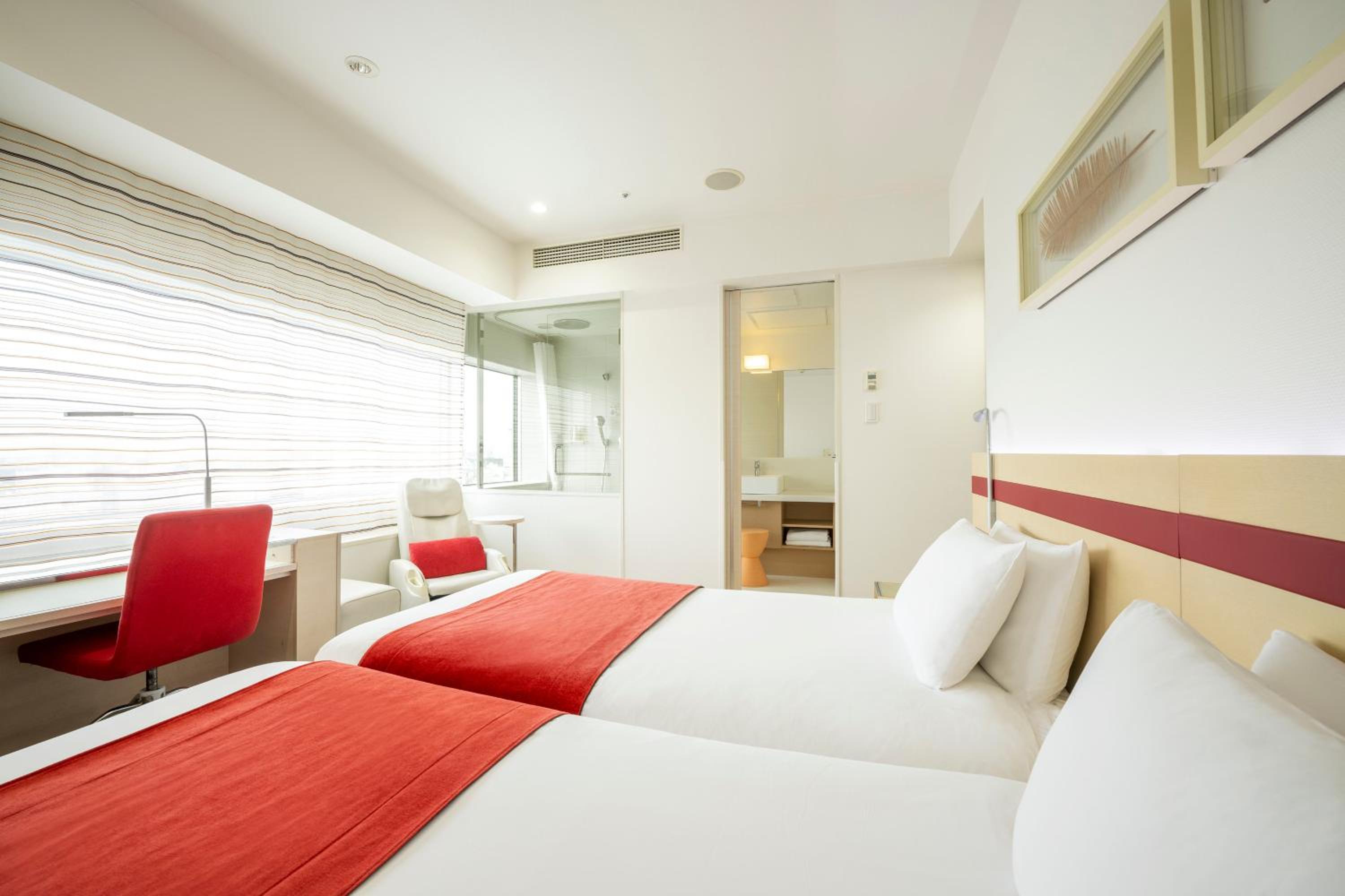 Twin Room - Non-Smoking photo 3