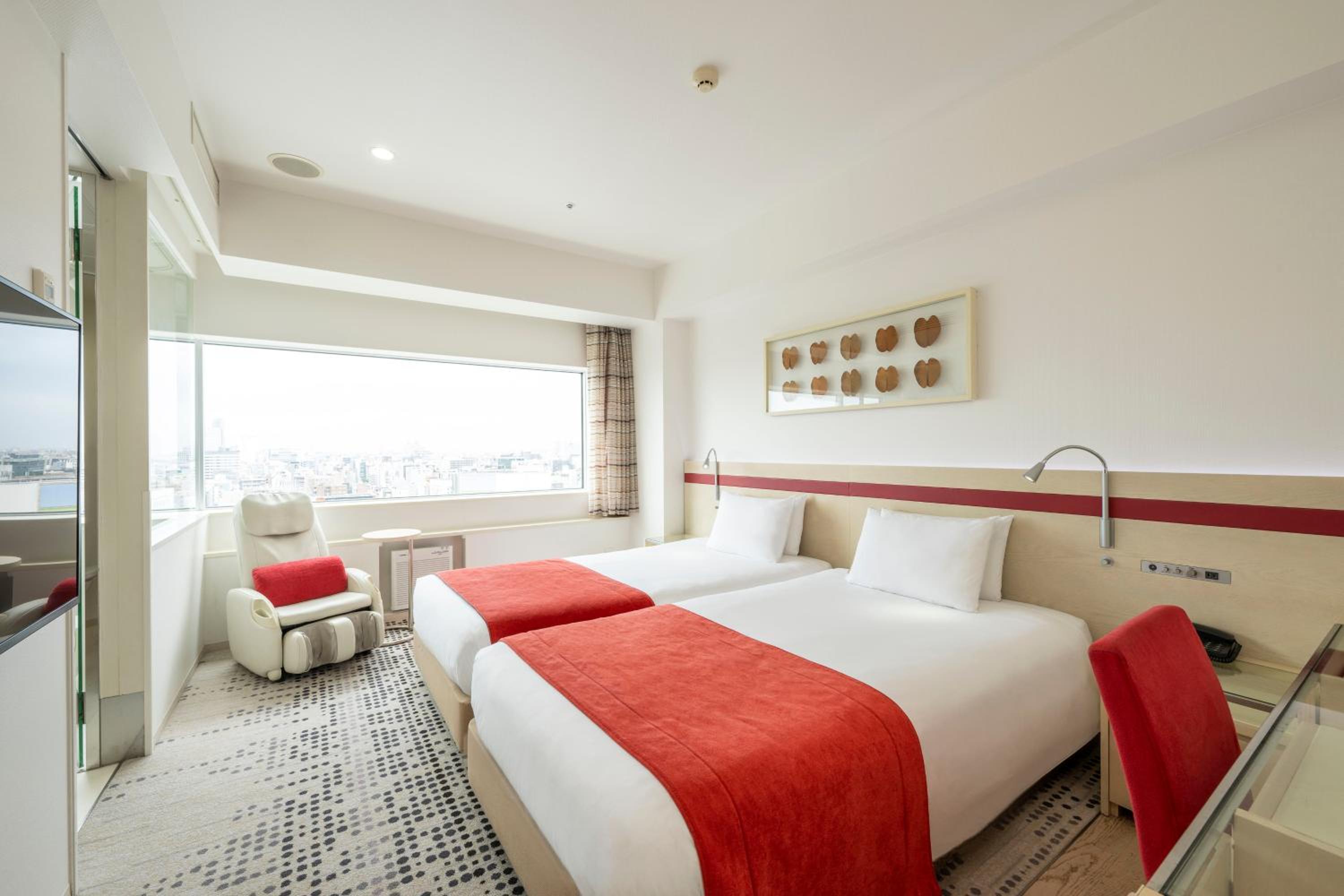 Twin Room - Non-Smoking photo 2