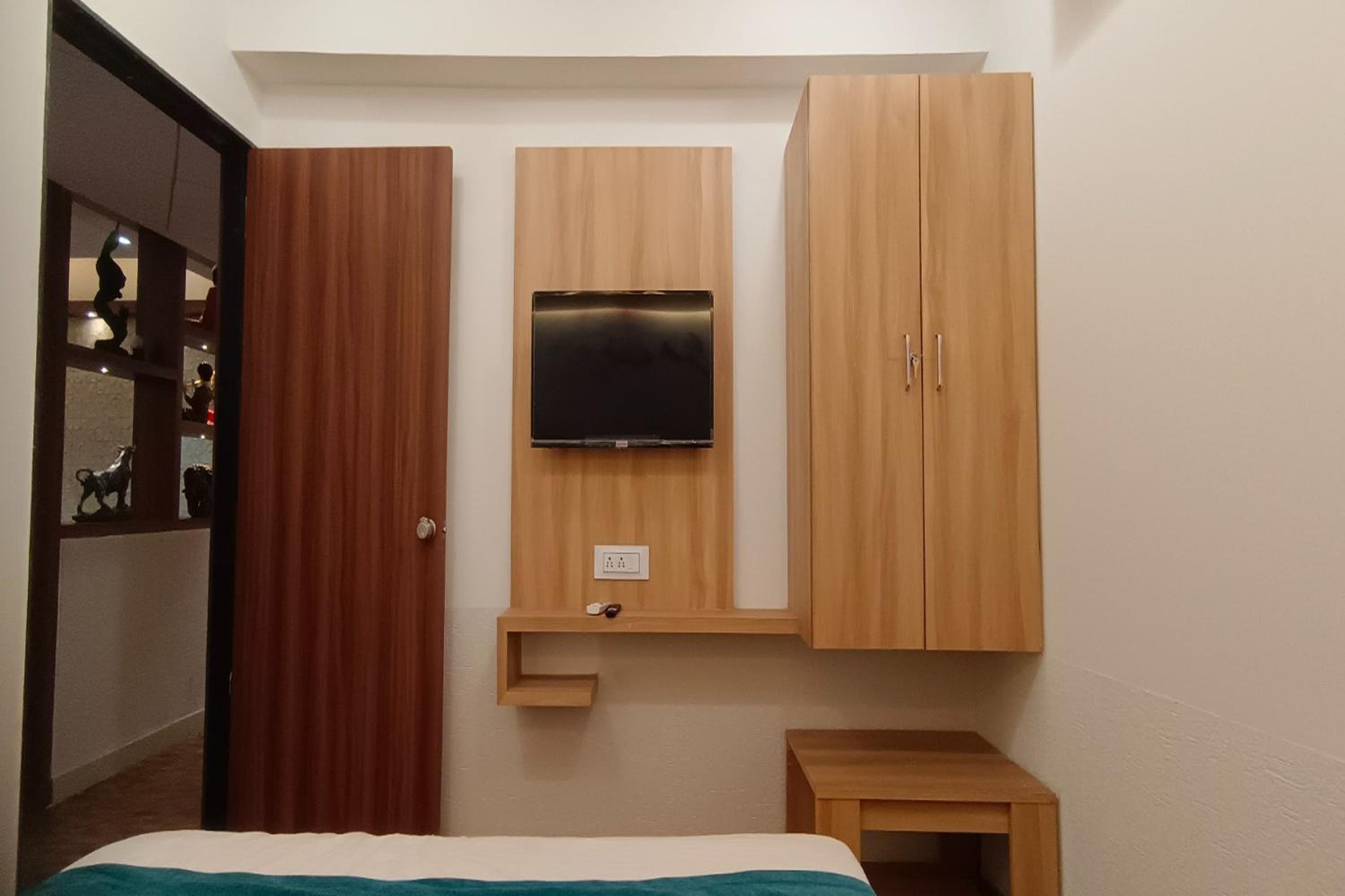 Deluxe Room - Photo 5