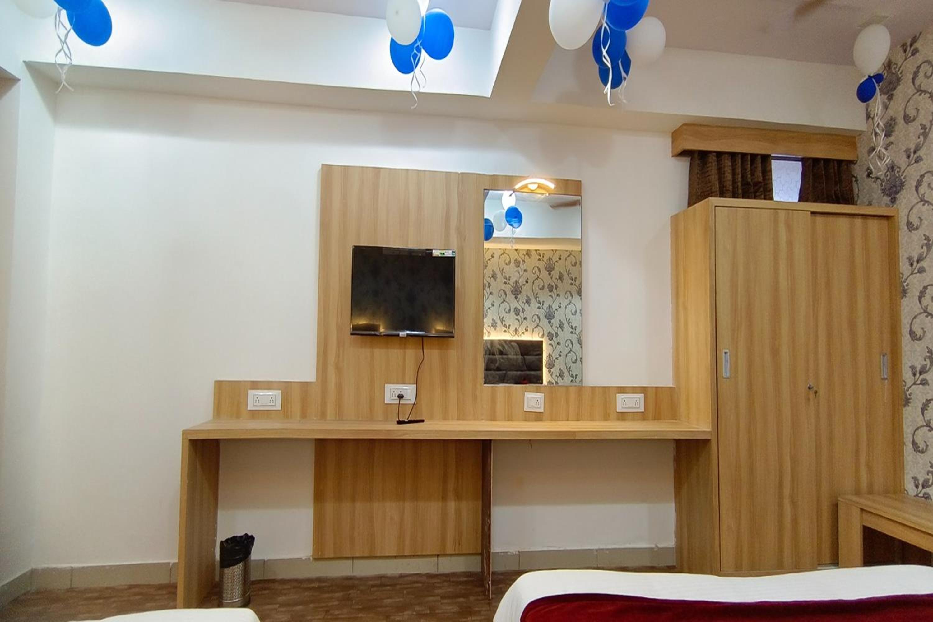 Deluxe Room - Photo 6