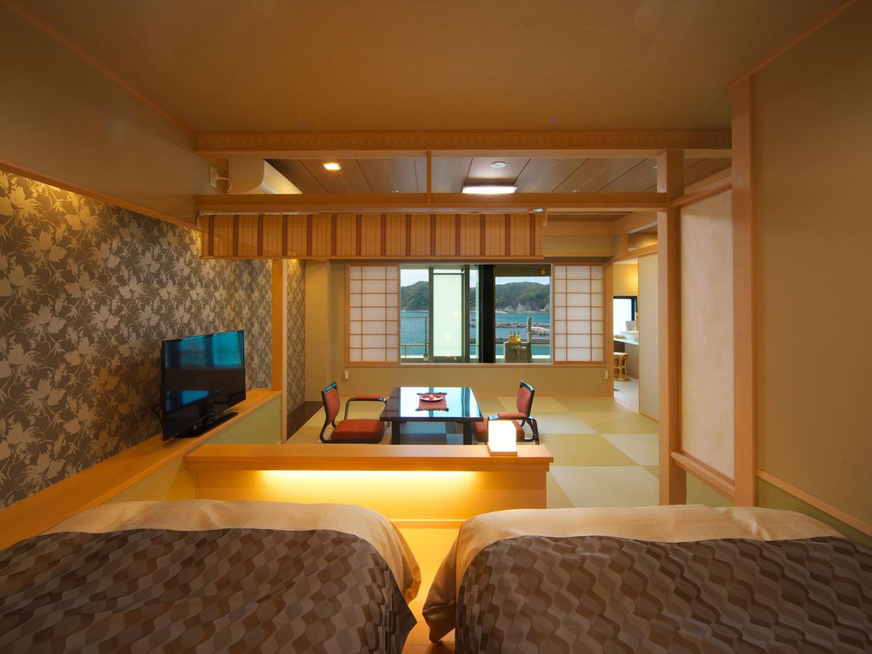 Family Room with Side Sea View photo 2