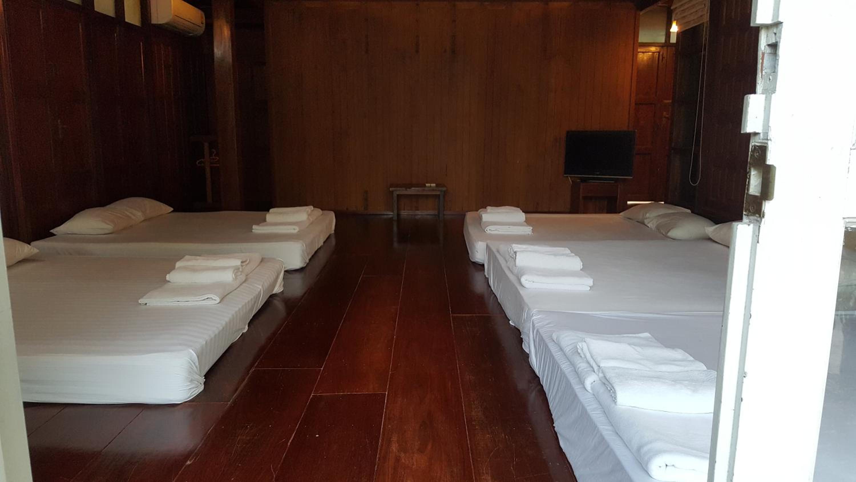 Family Bungalow (10 Adults)