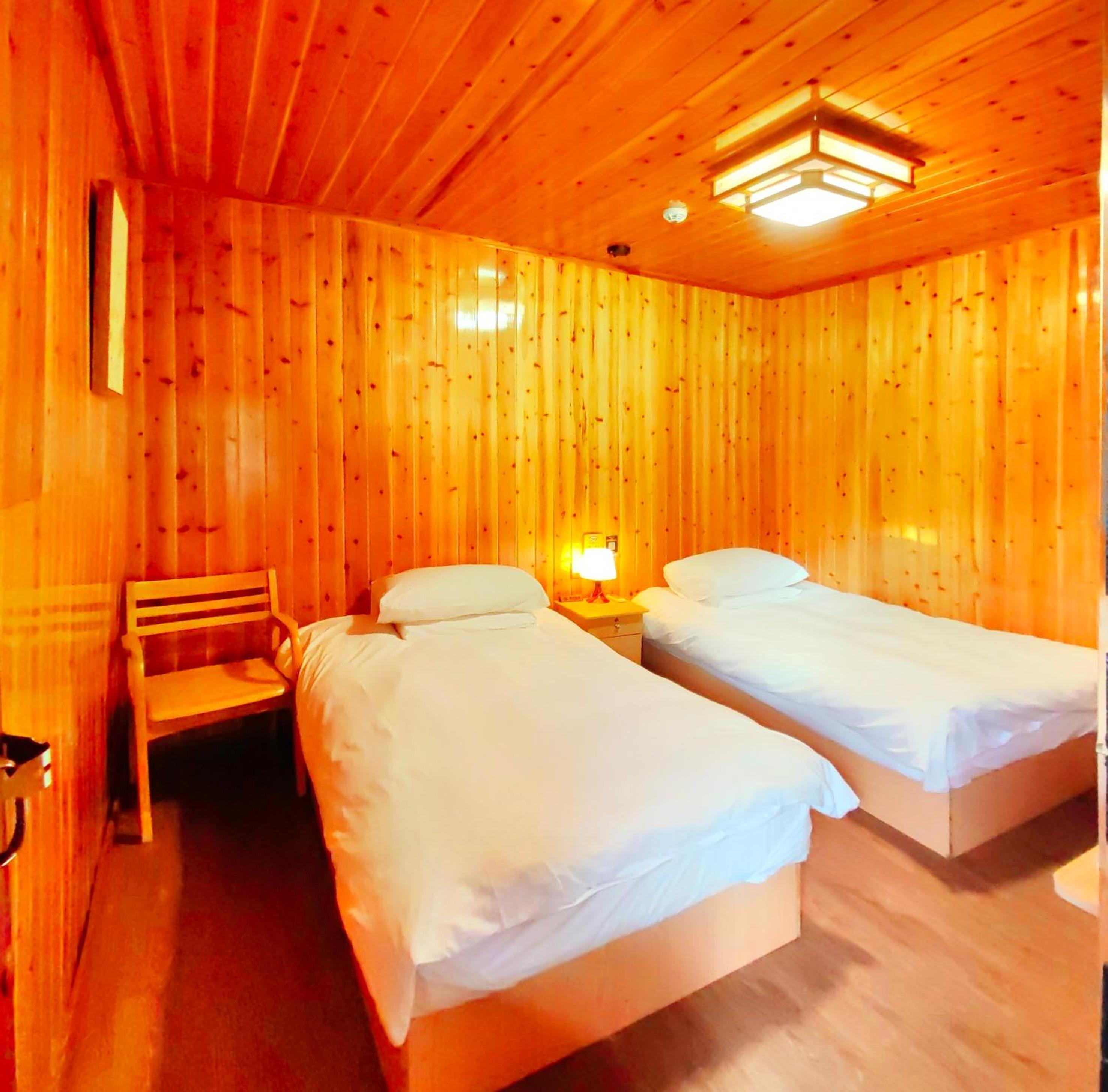 Twin Room with Private Bathroom photo 3