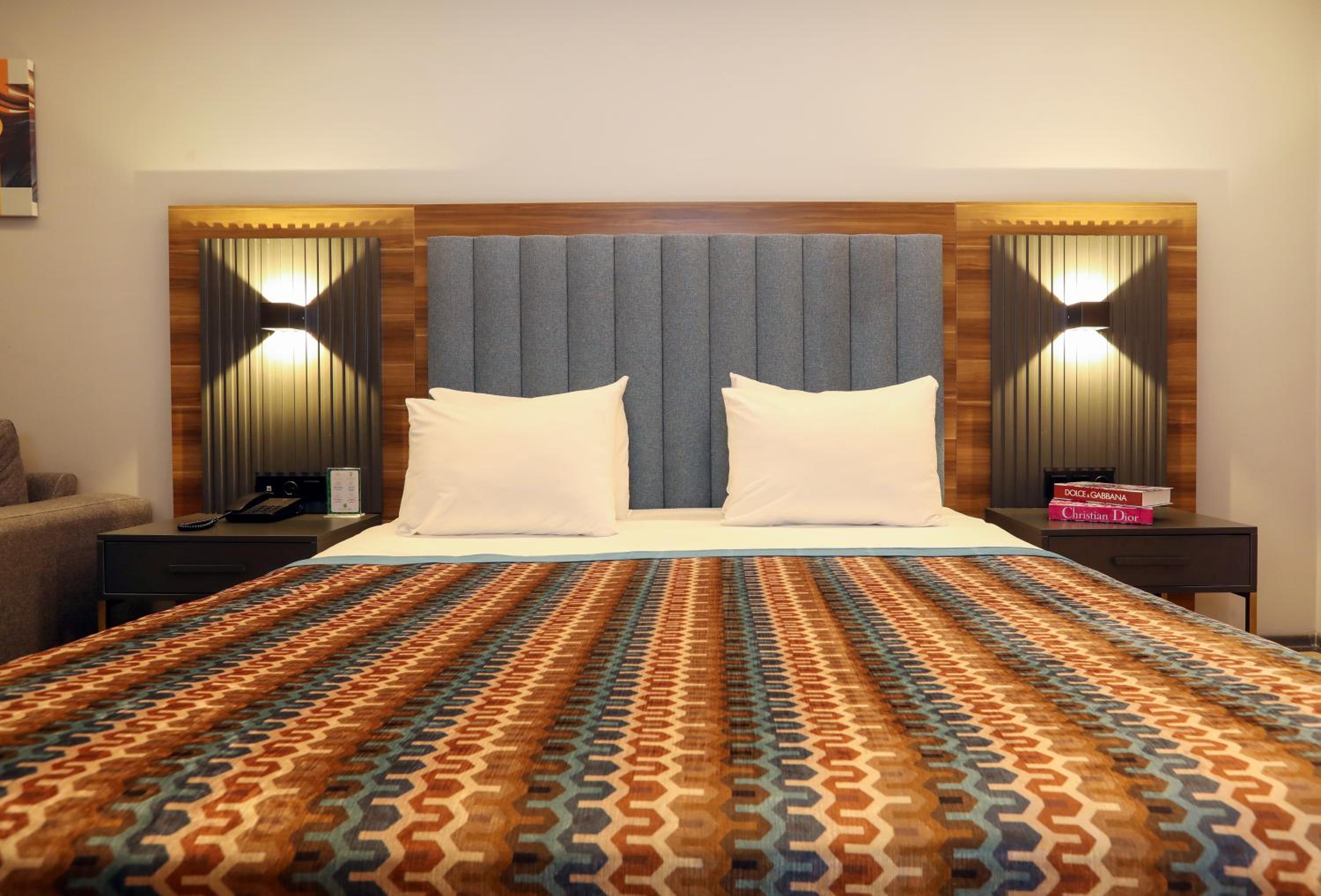 Suite with Hot Tub - Photo 3