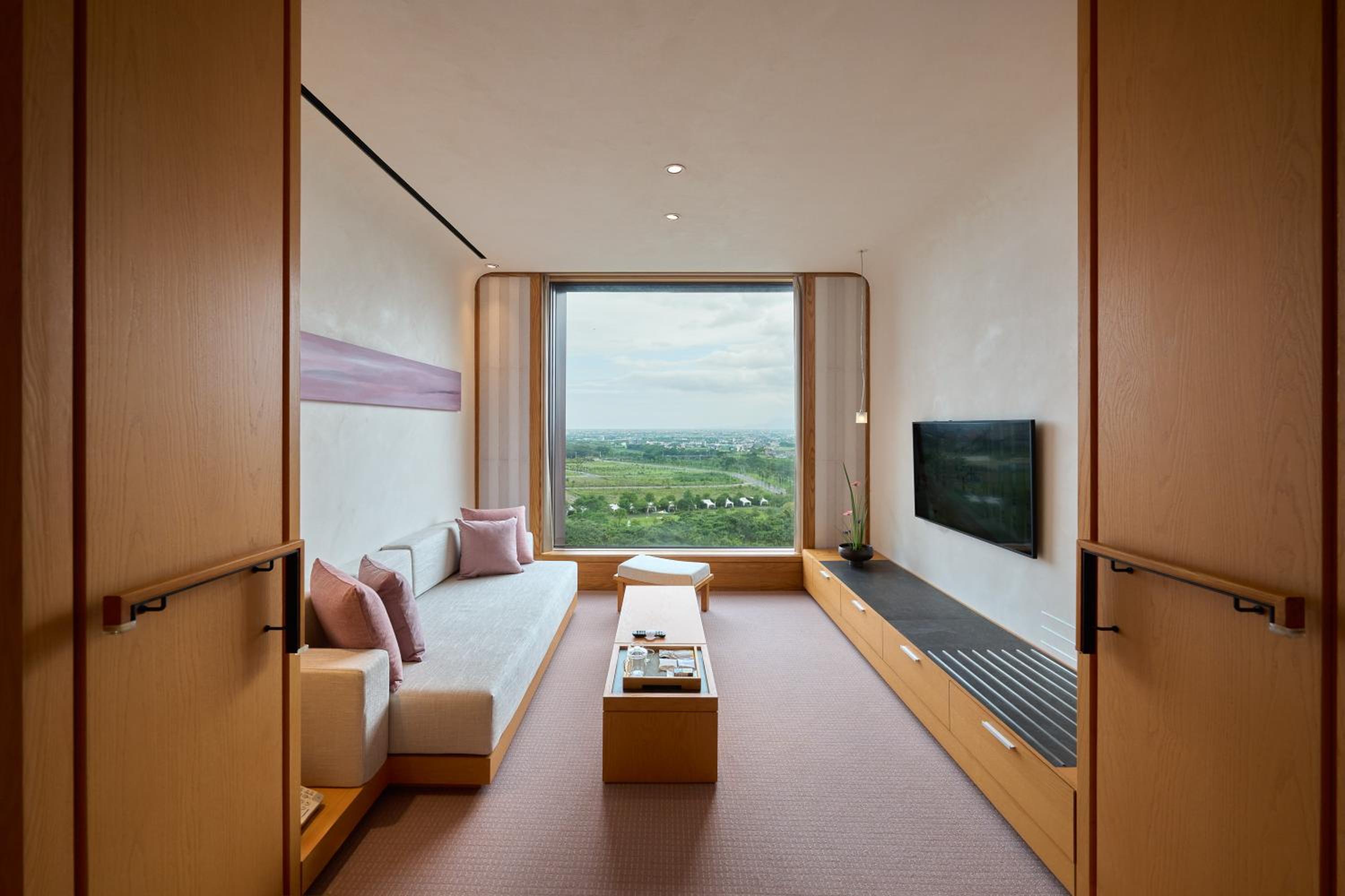 Suite with City View and Twin Bed photo 2