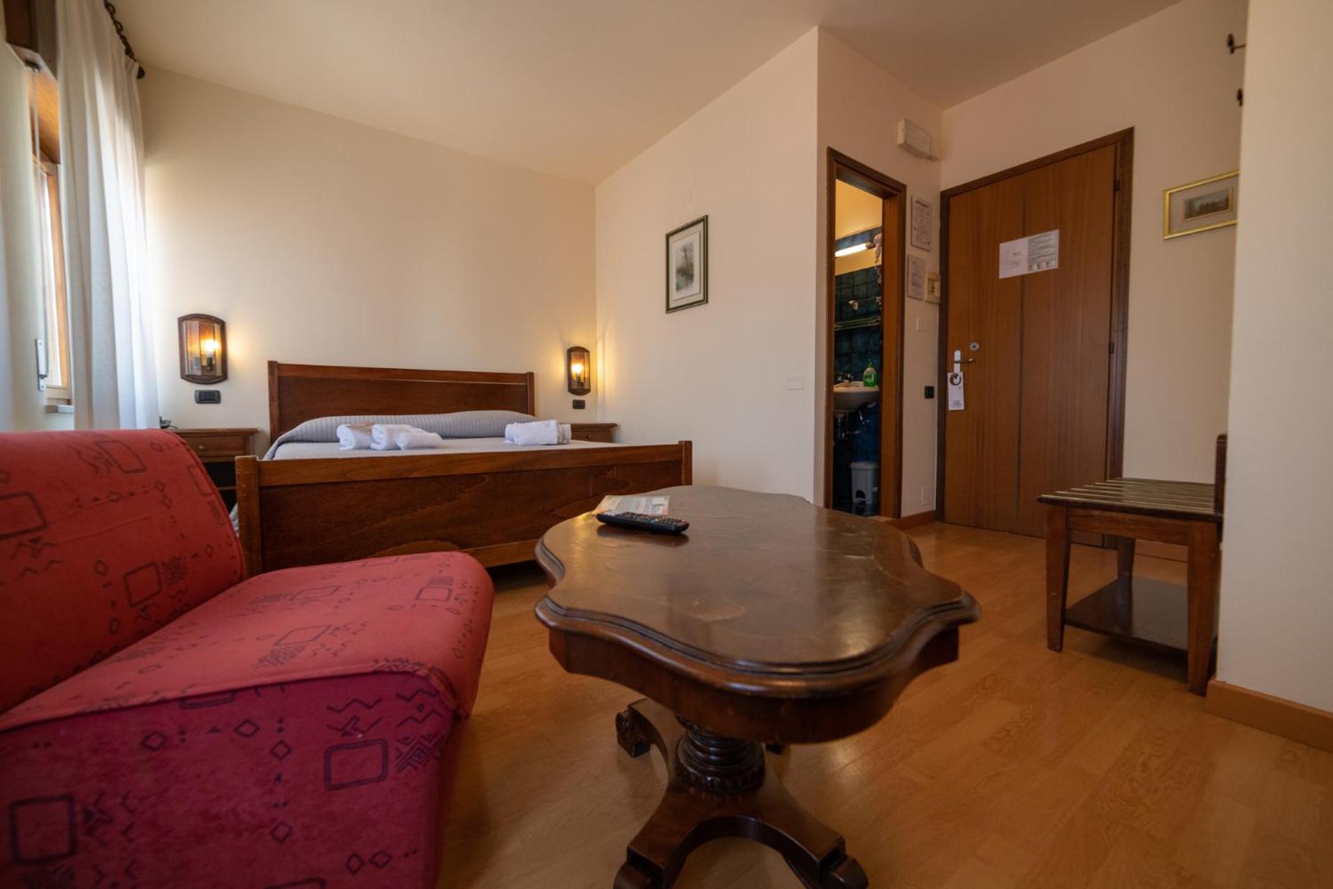 Double Room - Photo 10