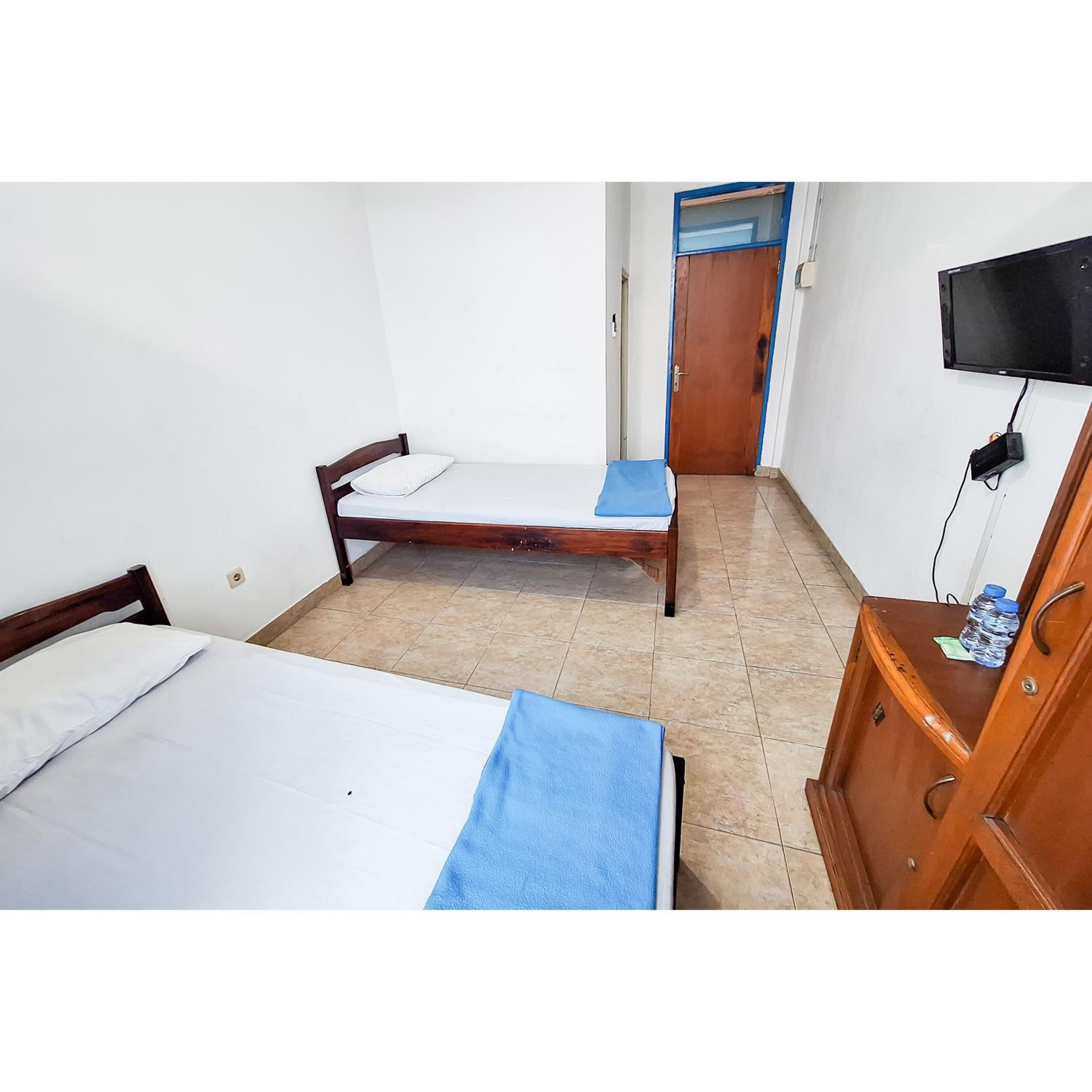 Standard Twin Room - Photo 1