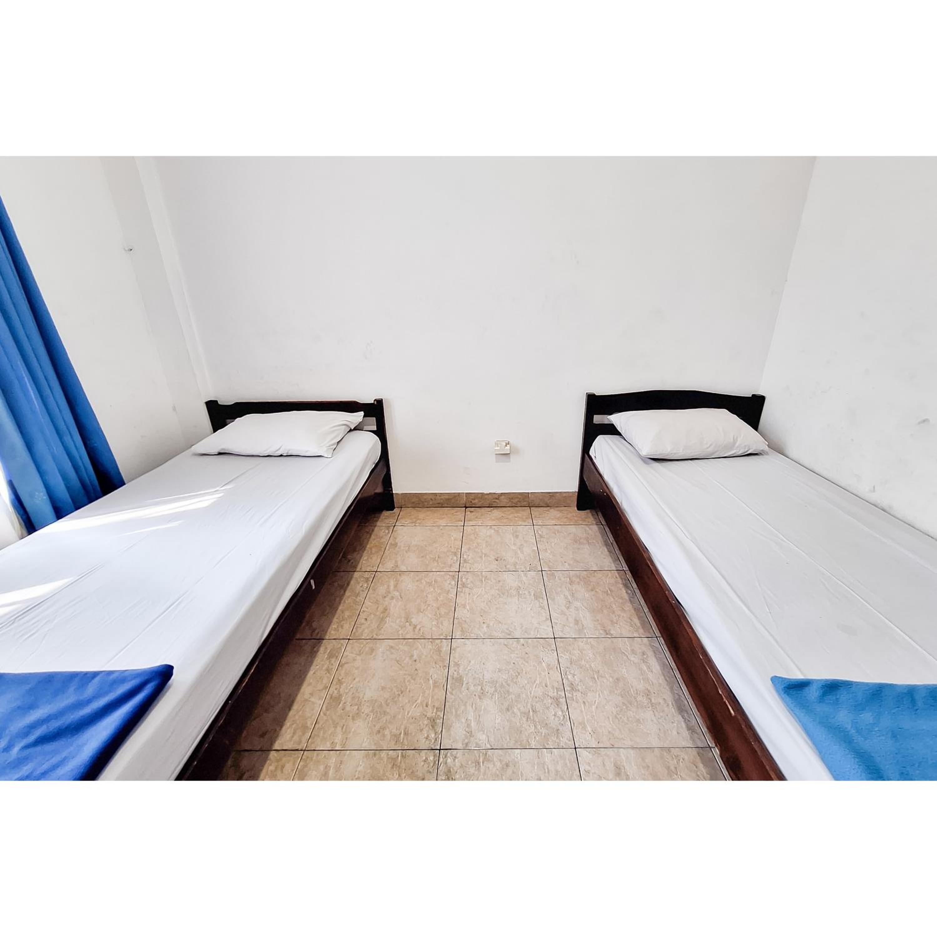 Standard Twin Room - Photo 2
