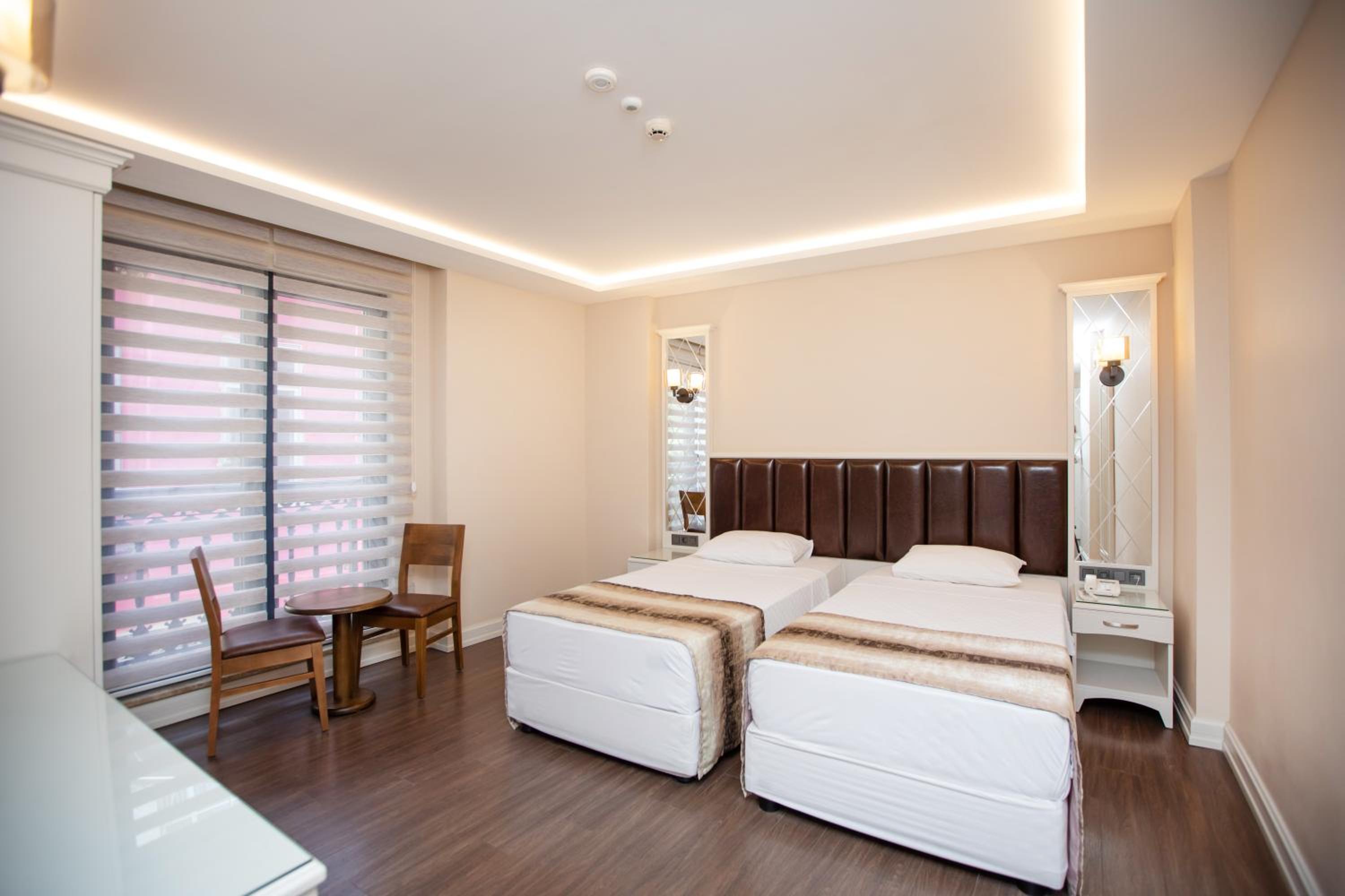 Standard Double Room photo 3