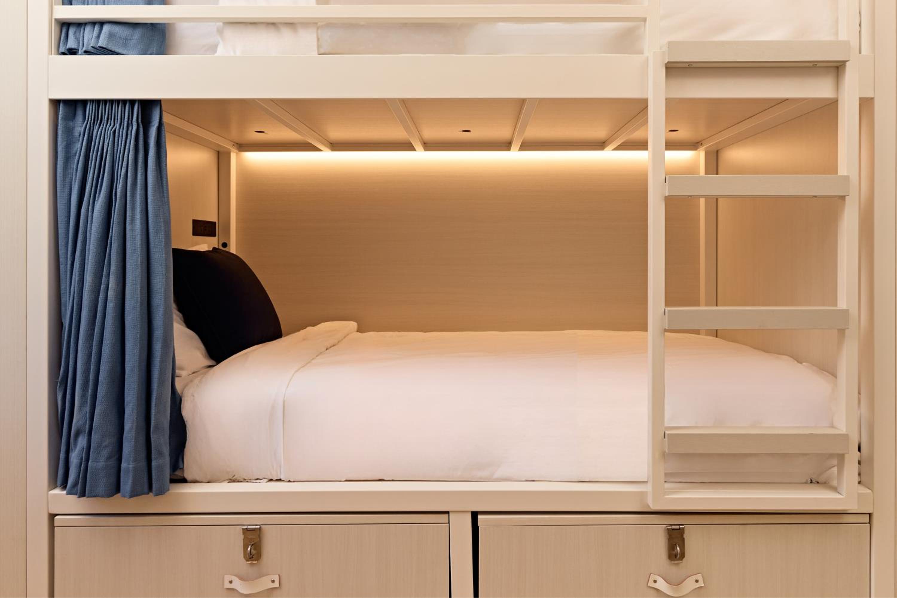 Bed in Premium 4 Bed Ensuite Dorm photo 3