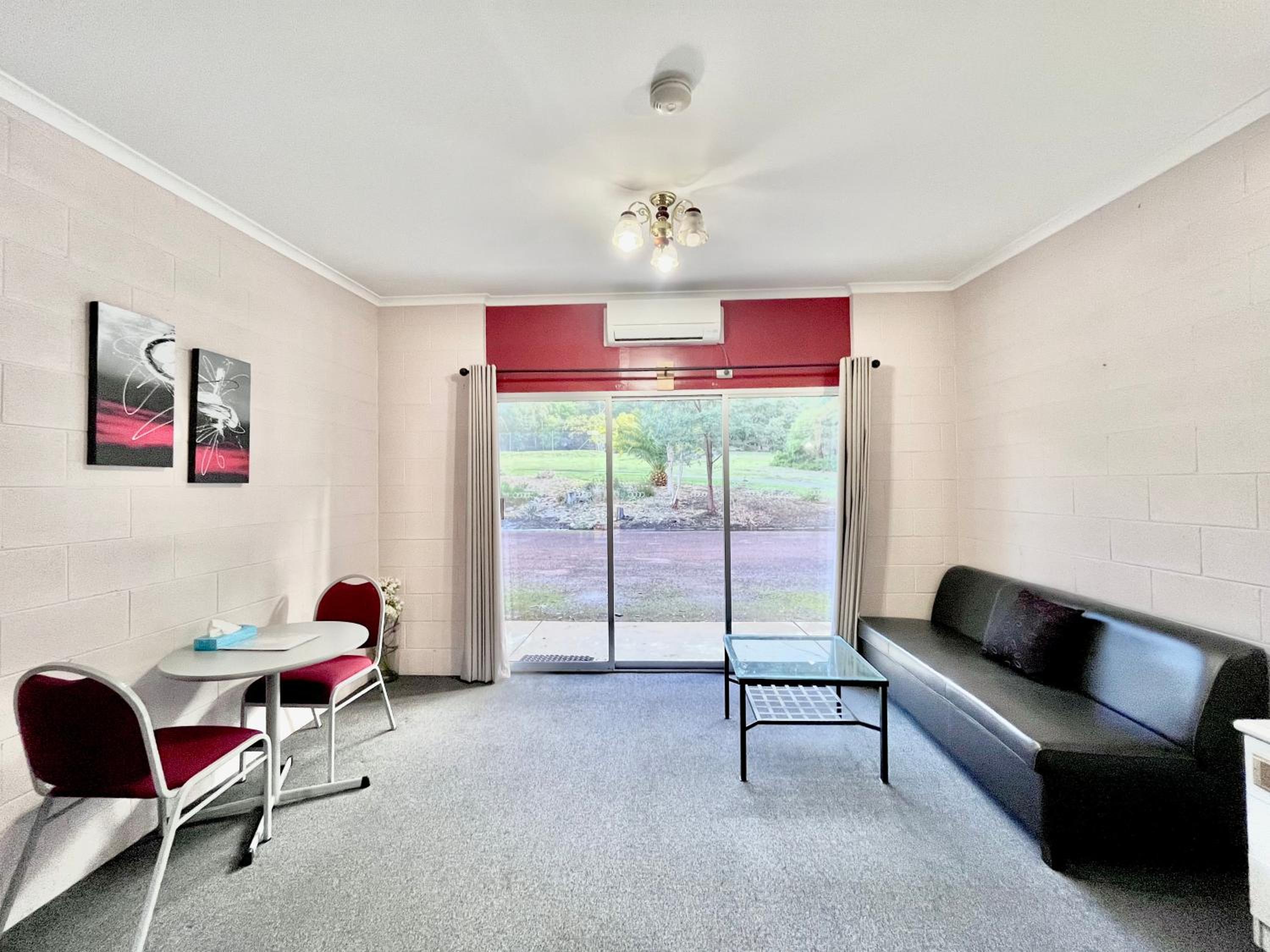 Superior Queen Motel Room photo 2