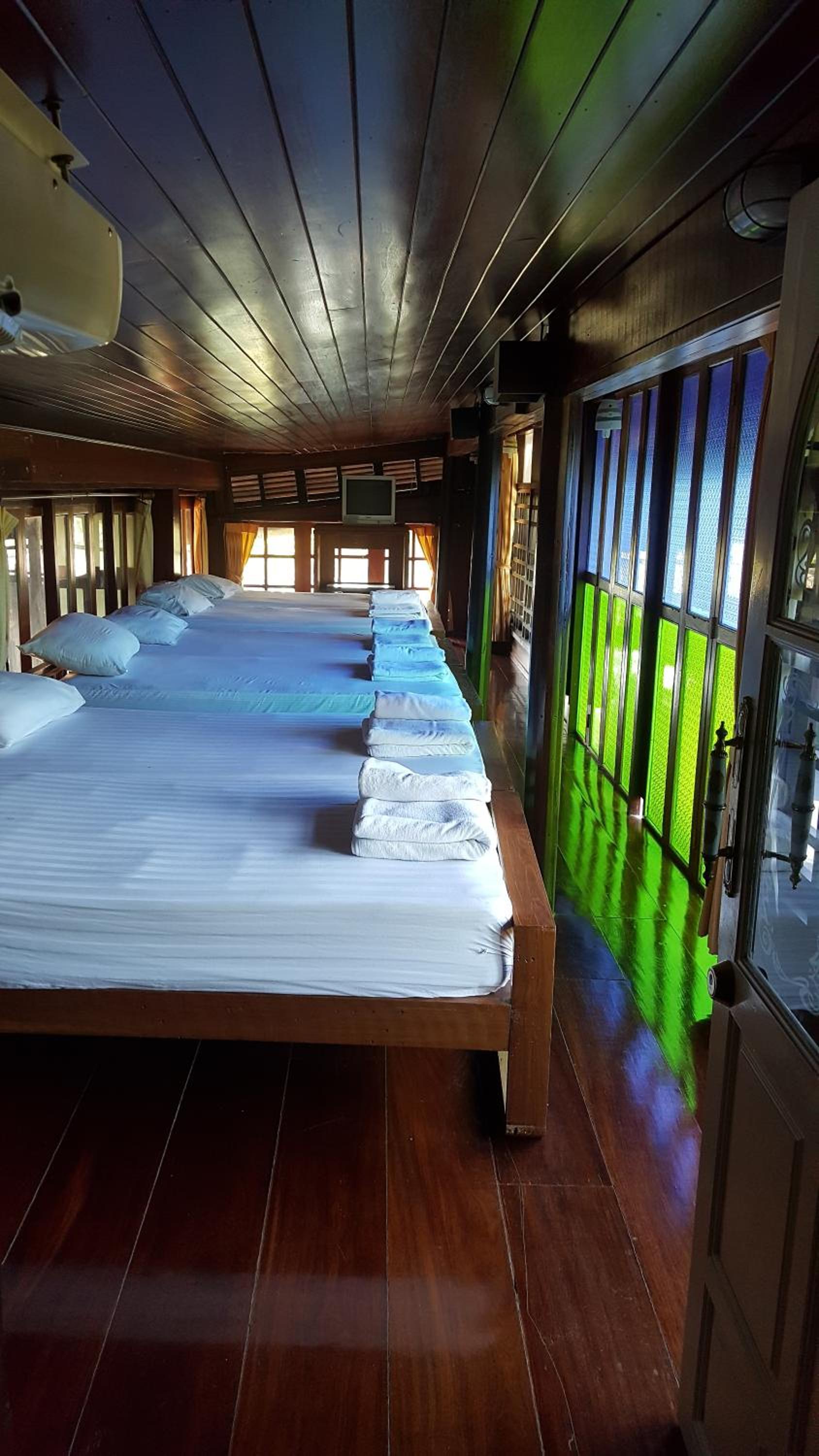 Family Bungalow (15 Adults)